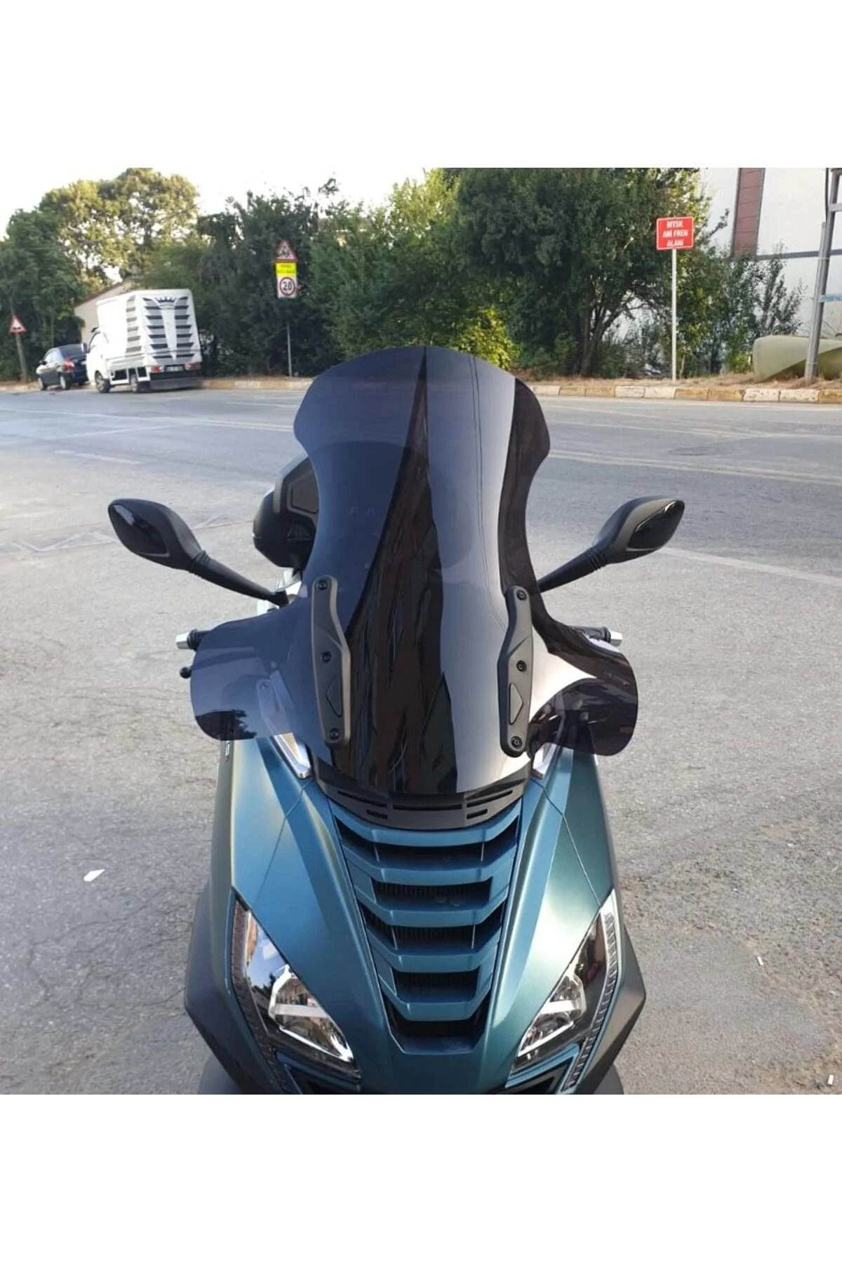 Peugeot Metropolis SW 400 Ön Cam 2021-2026 Model 68cm Siyah Renkl