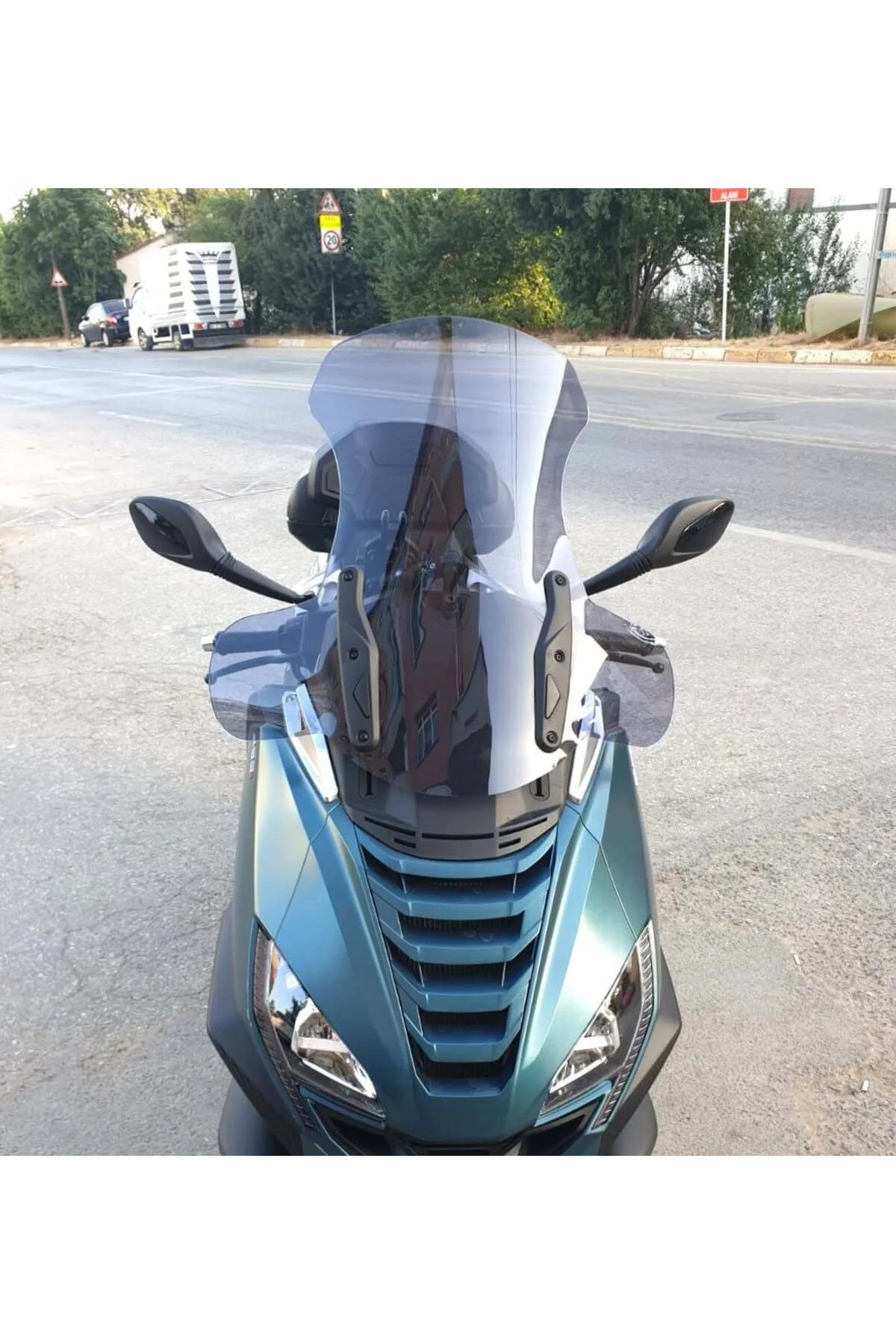 Peugeot Metropolis SW 400 Ön Cam 2021-2026 Model 68cm Füme Renkli