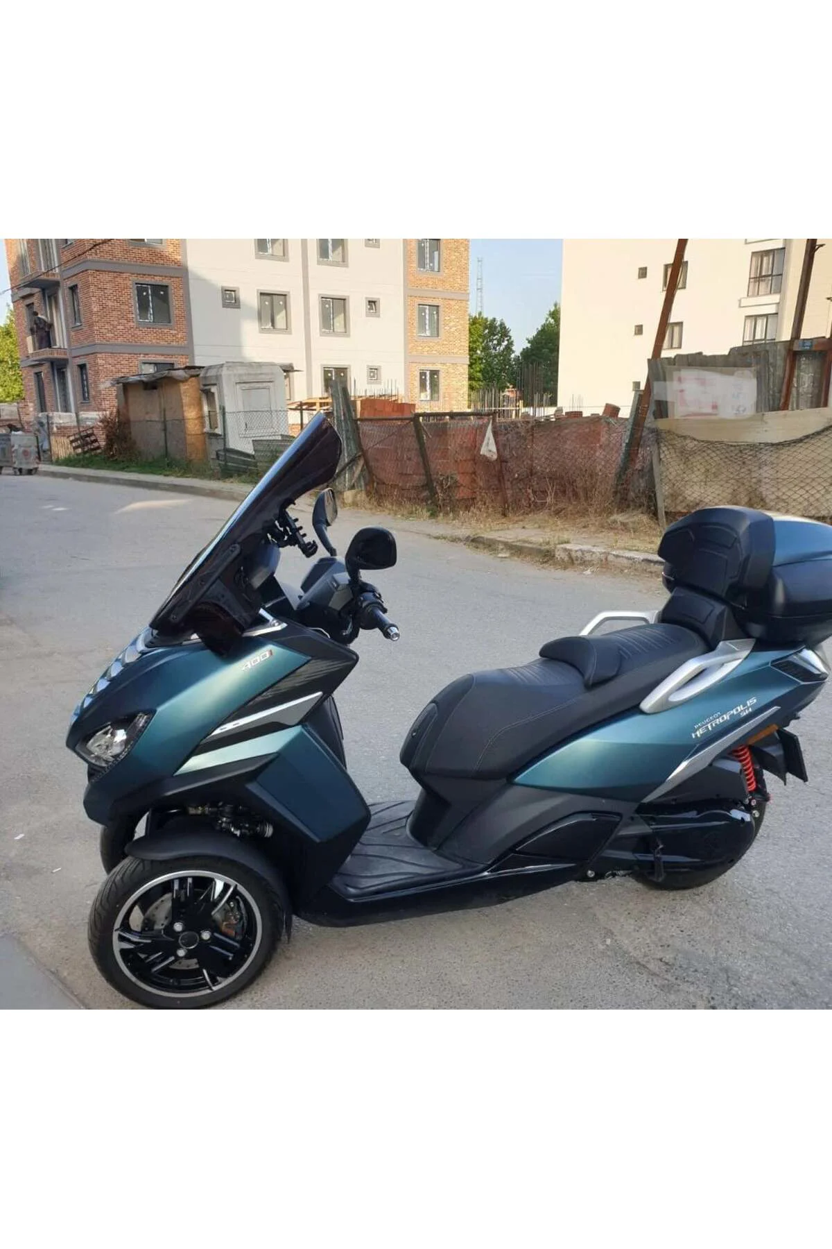 Peugeot Metropolis SW 400 Ön Cam 2021-2026 Model 68cm Siyah Renkl