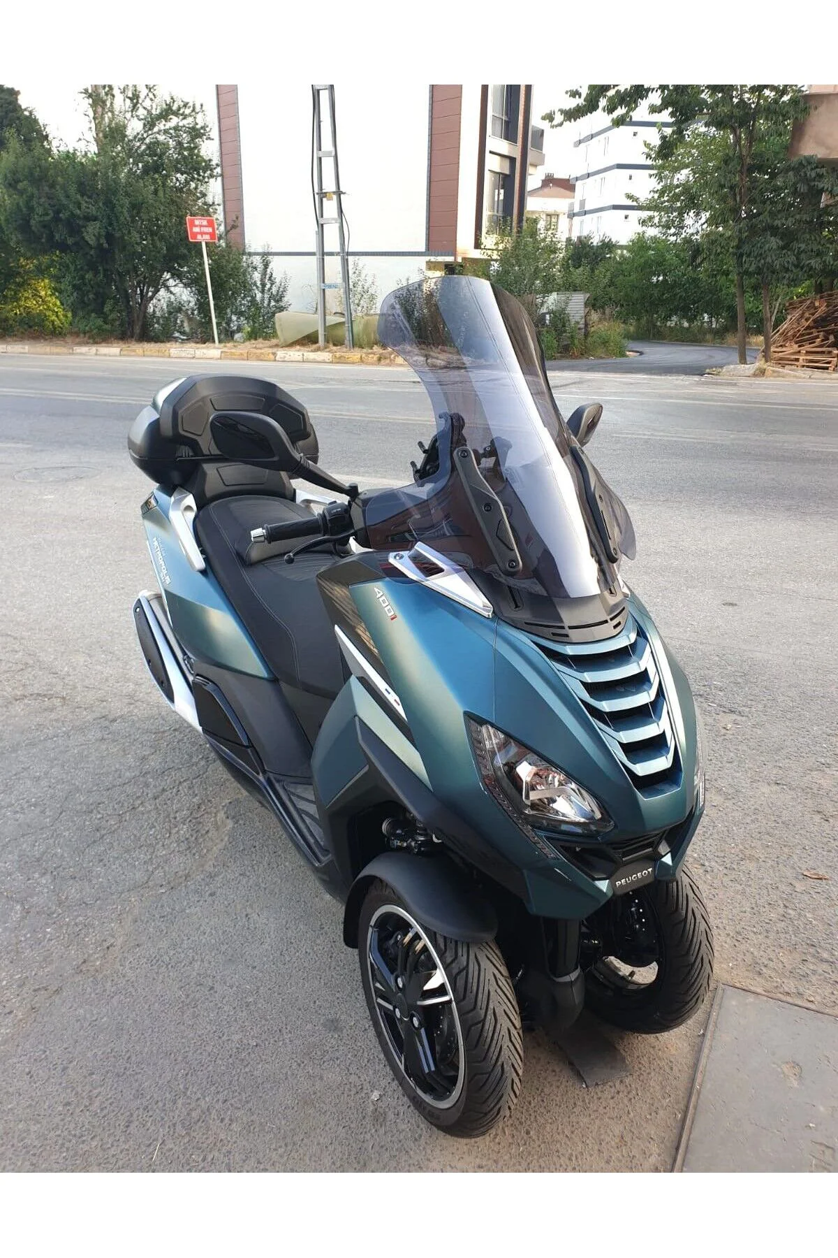 Peugeot Metropolis SW 400 Ön Cam 2021-2026 Model 68cm Füme Renkli