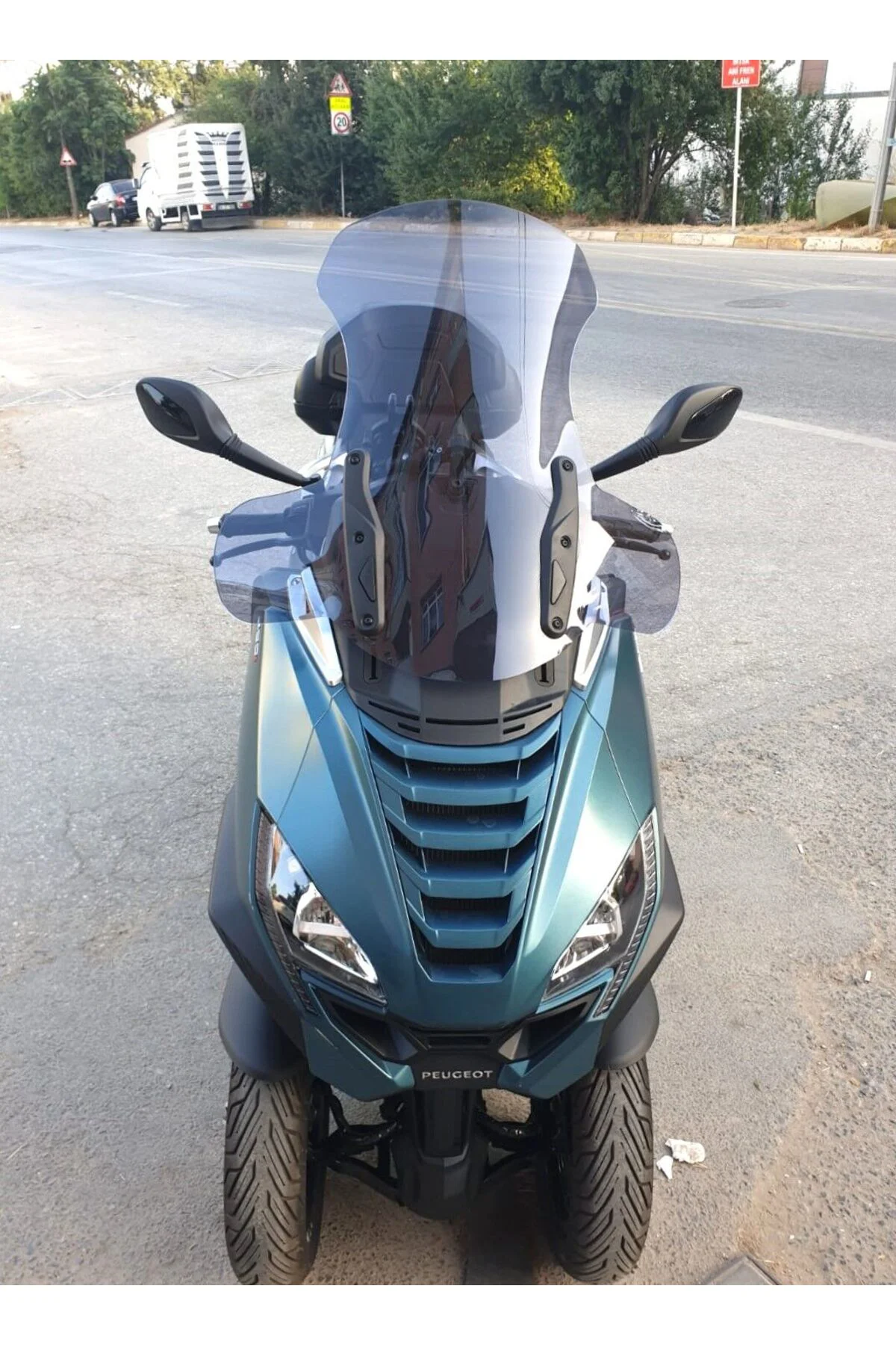 Peugeot Metropolis SW 400 Ön Cam 2021-2026 Model 68cm Füme Renkli
