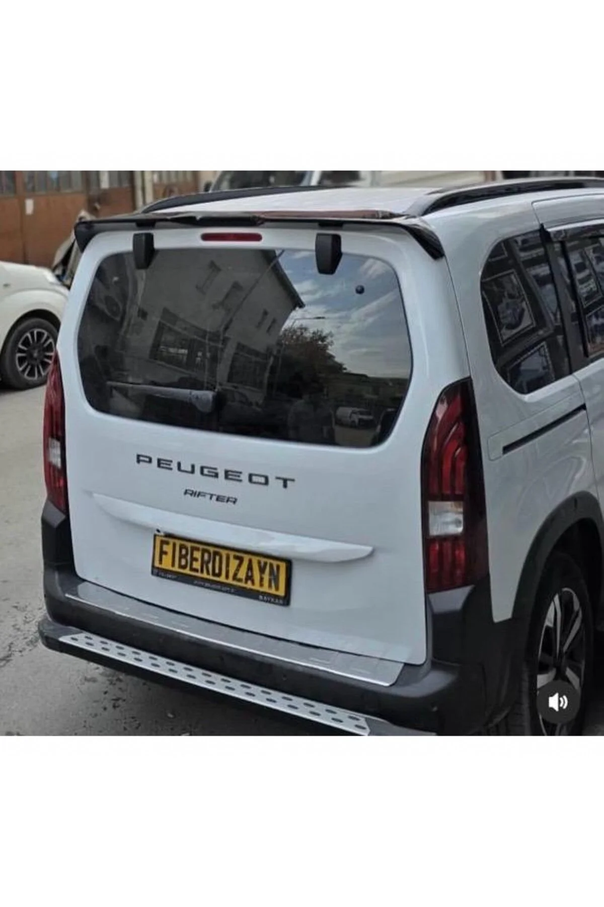 PEUGEOT PARTNER İLE UYUMLU 2009- ABS YARASA PİANO BLAK SPOİLER (SİYAH)