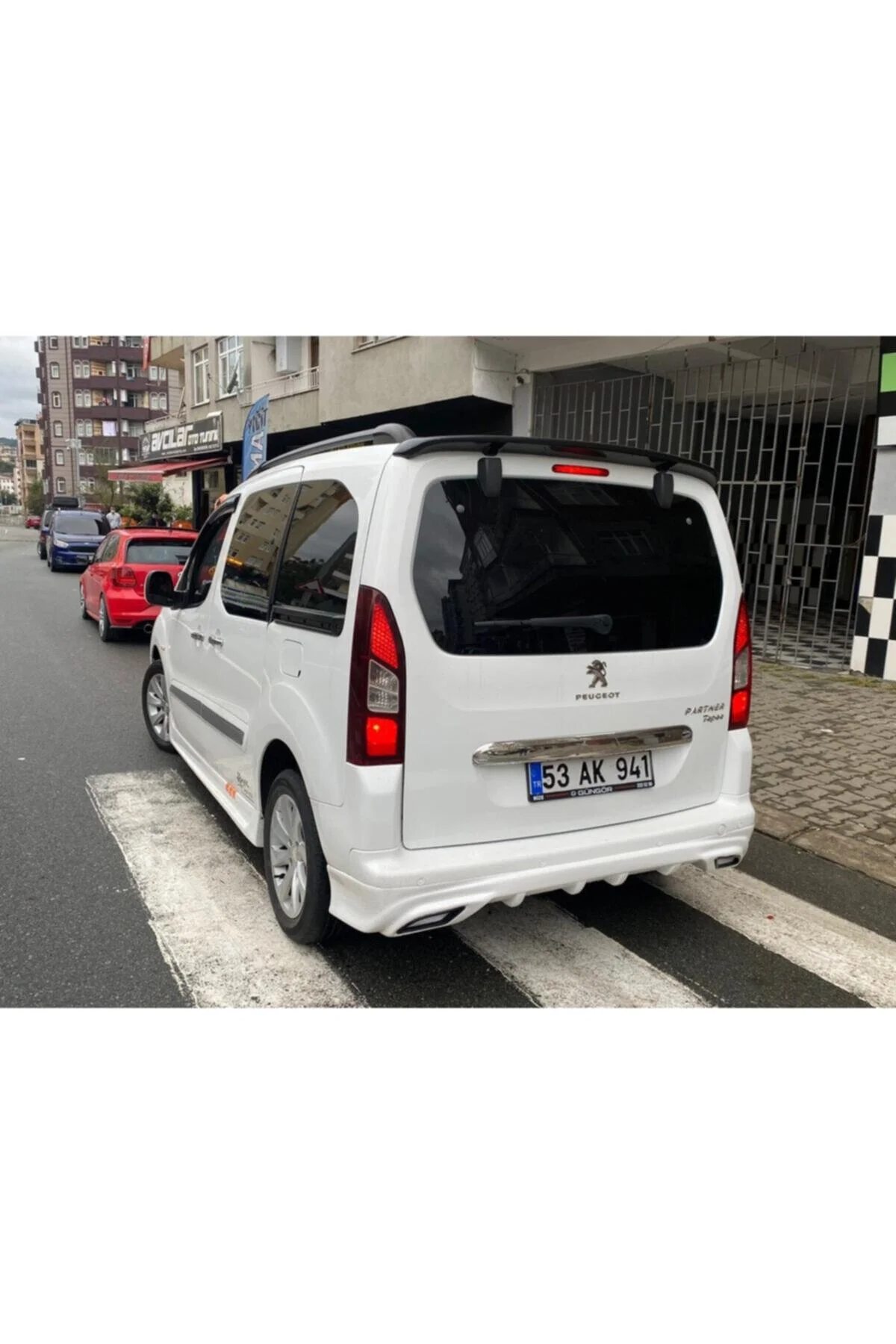 Peugeot Partner Tepee 2009-2018 Siyah Spoiler