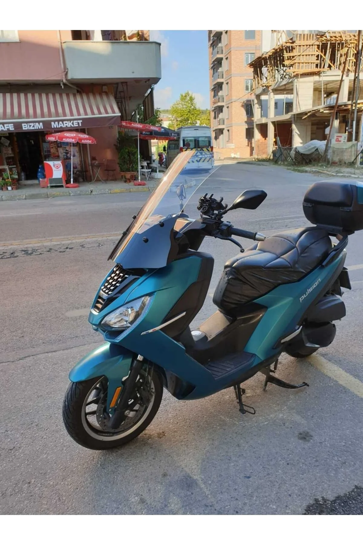 Peugeot Pulsion 125 Ön Cam 2022-2025 Model 68cm Şeffaf Renkli 4mm UZUN Peugeot Pulsion 125 Ön Cam 2022-2025 Model 68cm Şeffaf Renkli 4mm UZUN