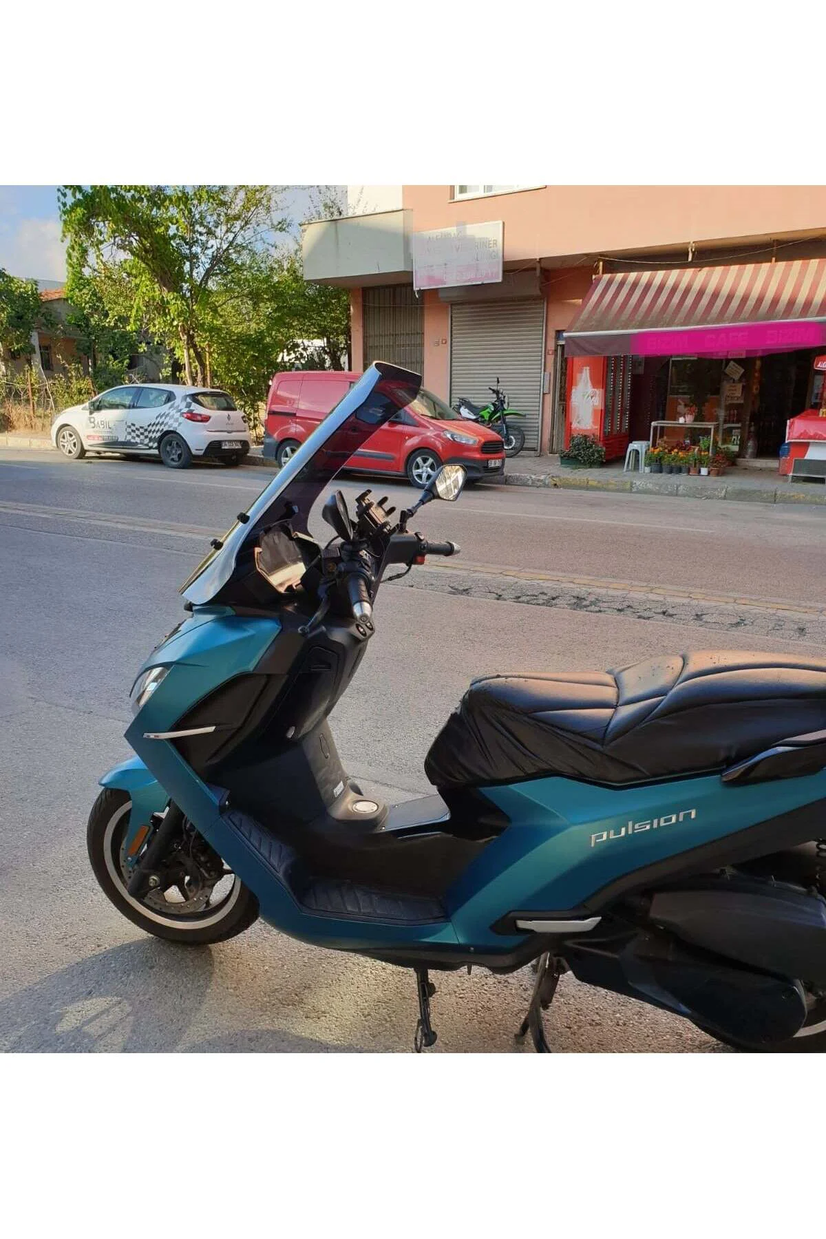 Peugeot Pulsion 125 Ön Cam 2022-2026 Model 68cm Siyah Renkli 4mm UZUN