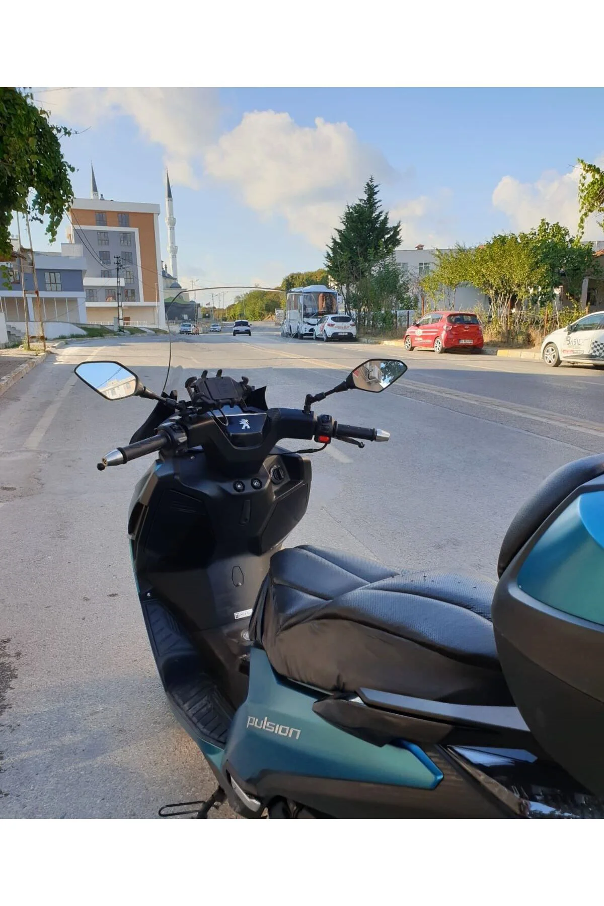 Peugeot Pulsion 125 Ön Cam 2022-2026 Model 68cm Şeffaf Renkli 4mm UZUN