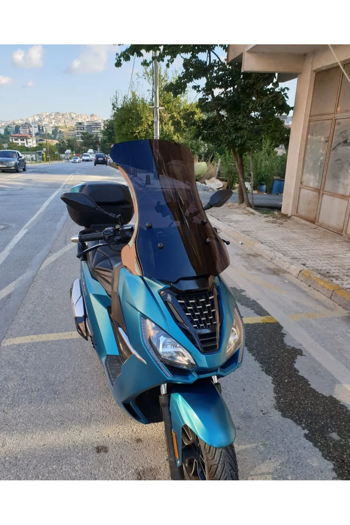 Peugeot Pulsion 125 Ön Cam 2022-2026 Model 68cm Siyah Renkli 4mm UZUN
