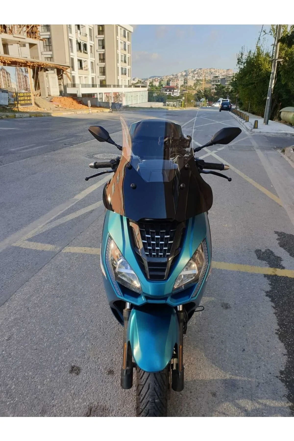 Peugeot Pulsion 125 Ön Cam 2022-2025 Model 68cm Şeffaf Renkli 4mm UZUN Peugeot Pulsion 125 Ön Cam 2022-2025 Model 68cm Şeffaf Renkli 4mm UZUN