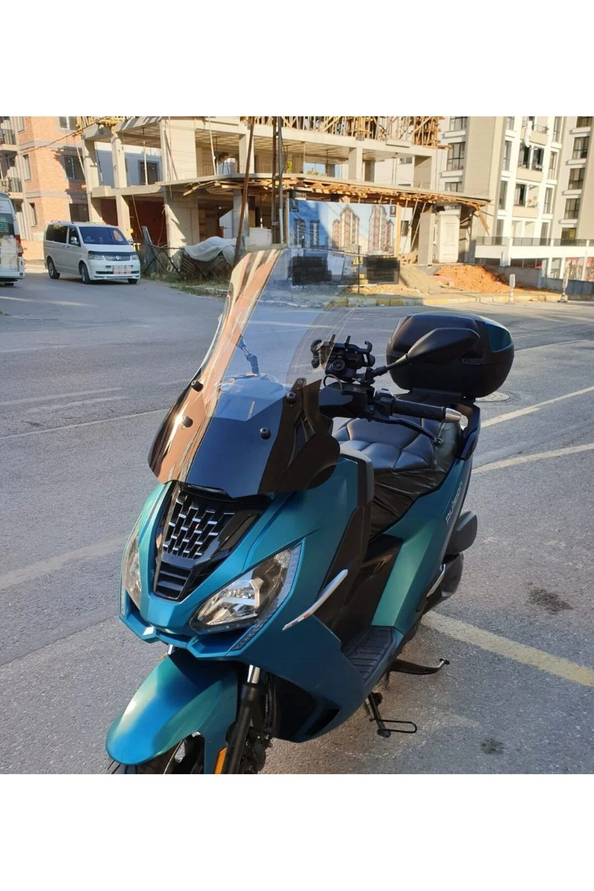 Peugeot Pulsion 125 Ön Cam 2022-2026 Model 68cm Şeffaf Renkli 4mm UZUN