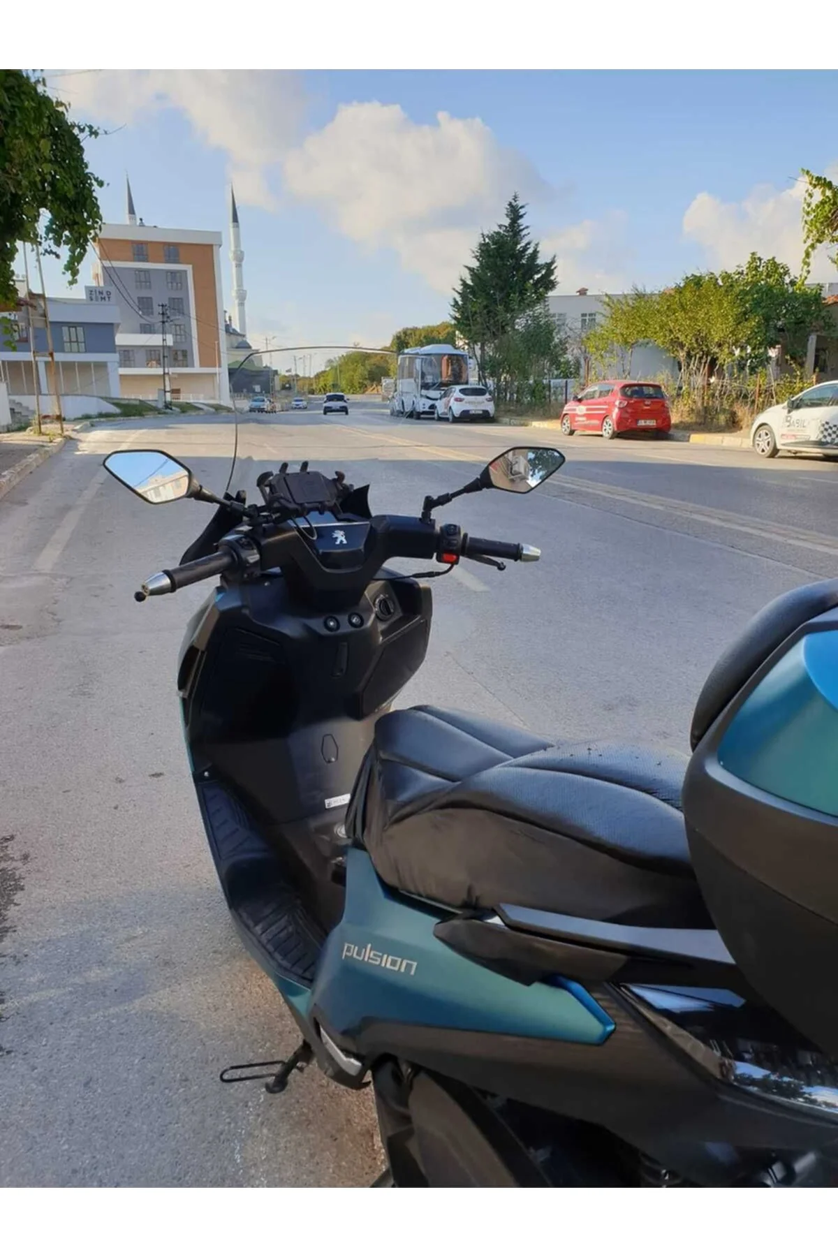 Peugeot Pulsion 125 Ön Cam 2022-2025 Model 68cm Şeffaf Renkli 4mm UZUN Peugeot Pulsion 125 Ön Cam 2022-2025 Model 68cm Şeffaf Renkli 4mm UZUN