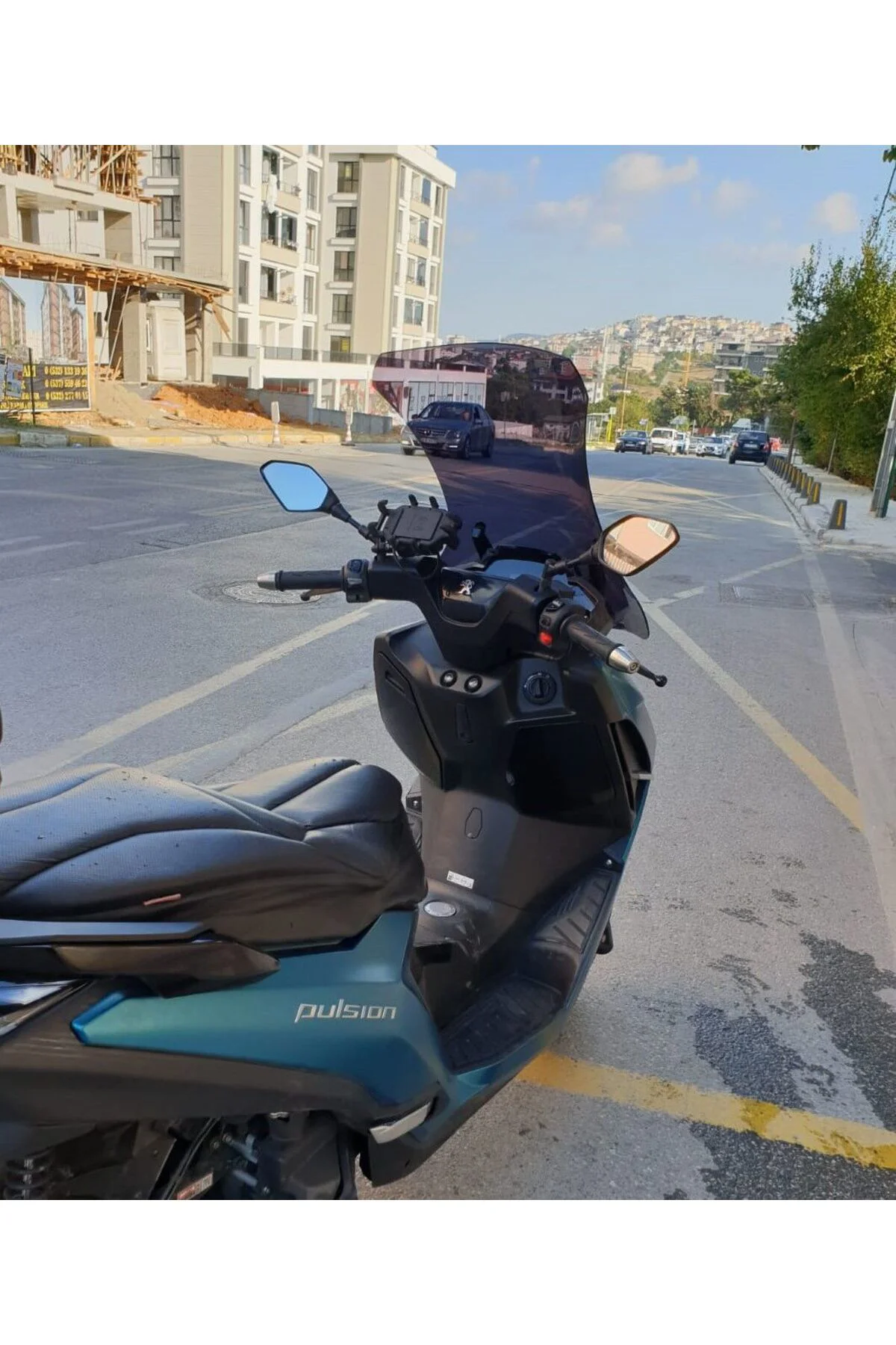 Peugeot Pulsion 125 Ön Cam 2022-2026 Model 68cm Siyah Renkli 4mm UZUN