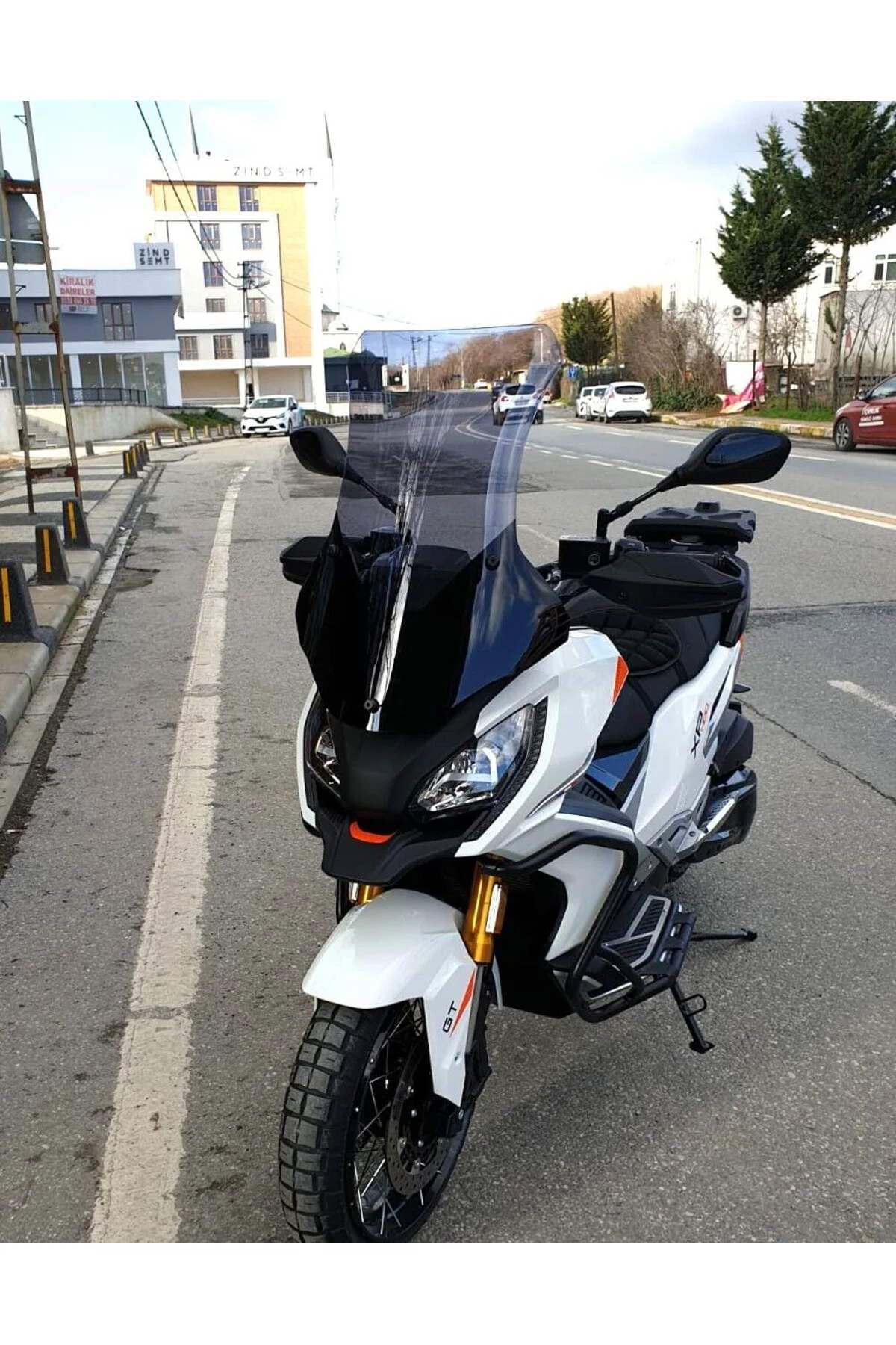 Peugeot XP 400 Ön Cam 2023-2026 Model 61cm Füme Renkli 4mm ORTA B