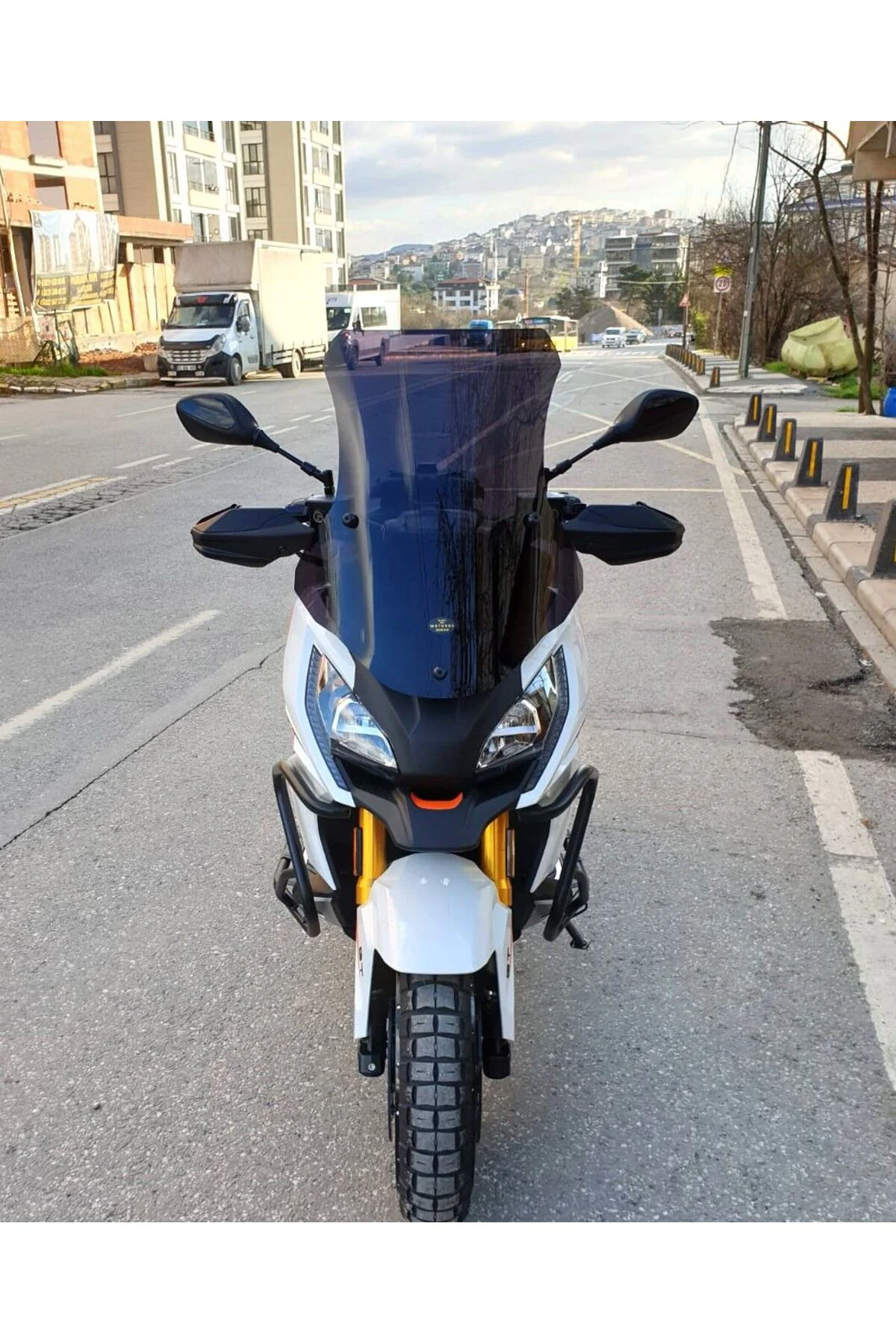 Peugeot XP 400 Ön Cam 2023-2026 Model 61cm Siyah Renkli 4mm ORTA 