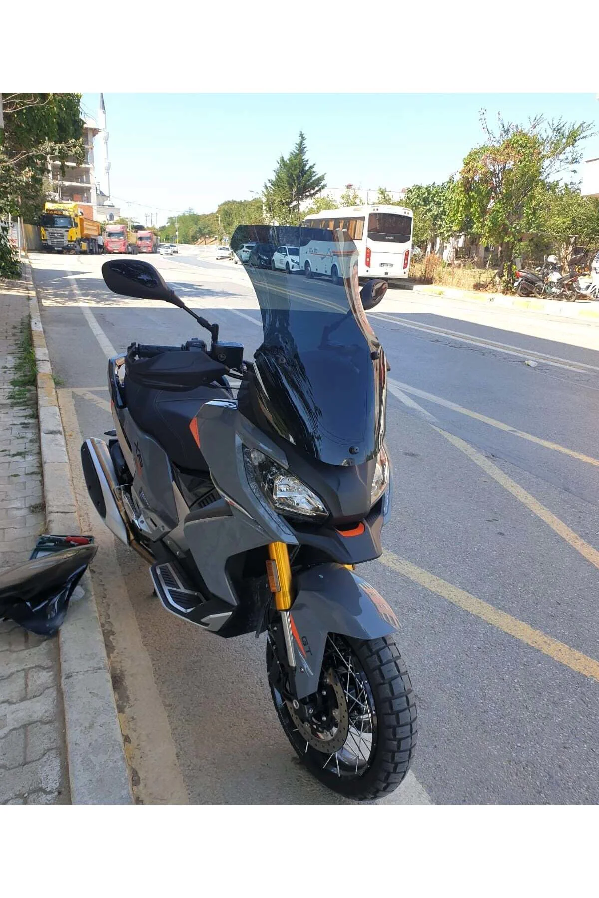 Peugeot XP 400 Ön Cam 2023-2026 Model 65cm Siyah Renkli 4mm İADES