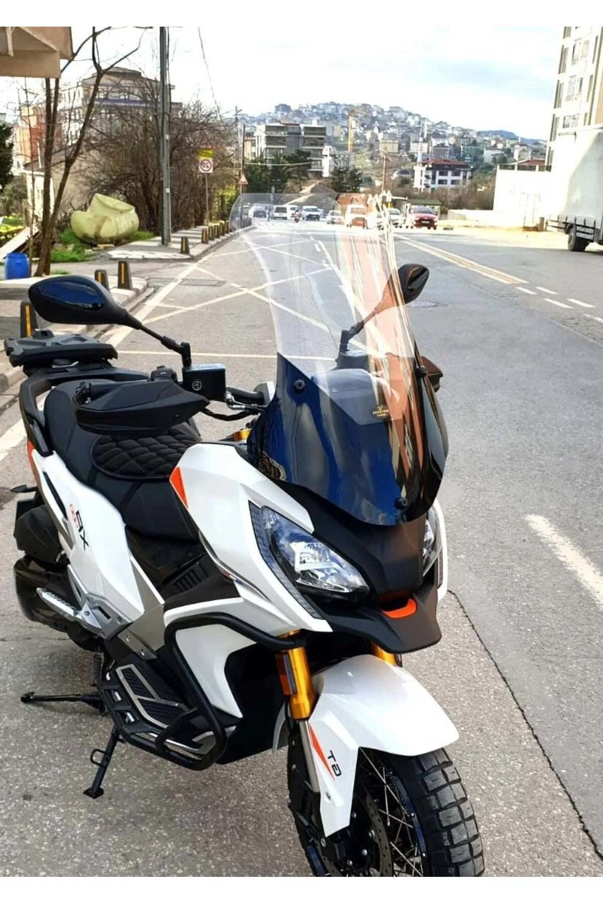 Peugeot XP 400 Ön Cam 2023-2026 Model 61cm Şeffaf Renkli 4mm ORTA