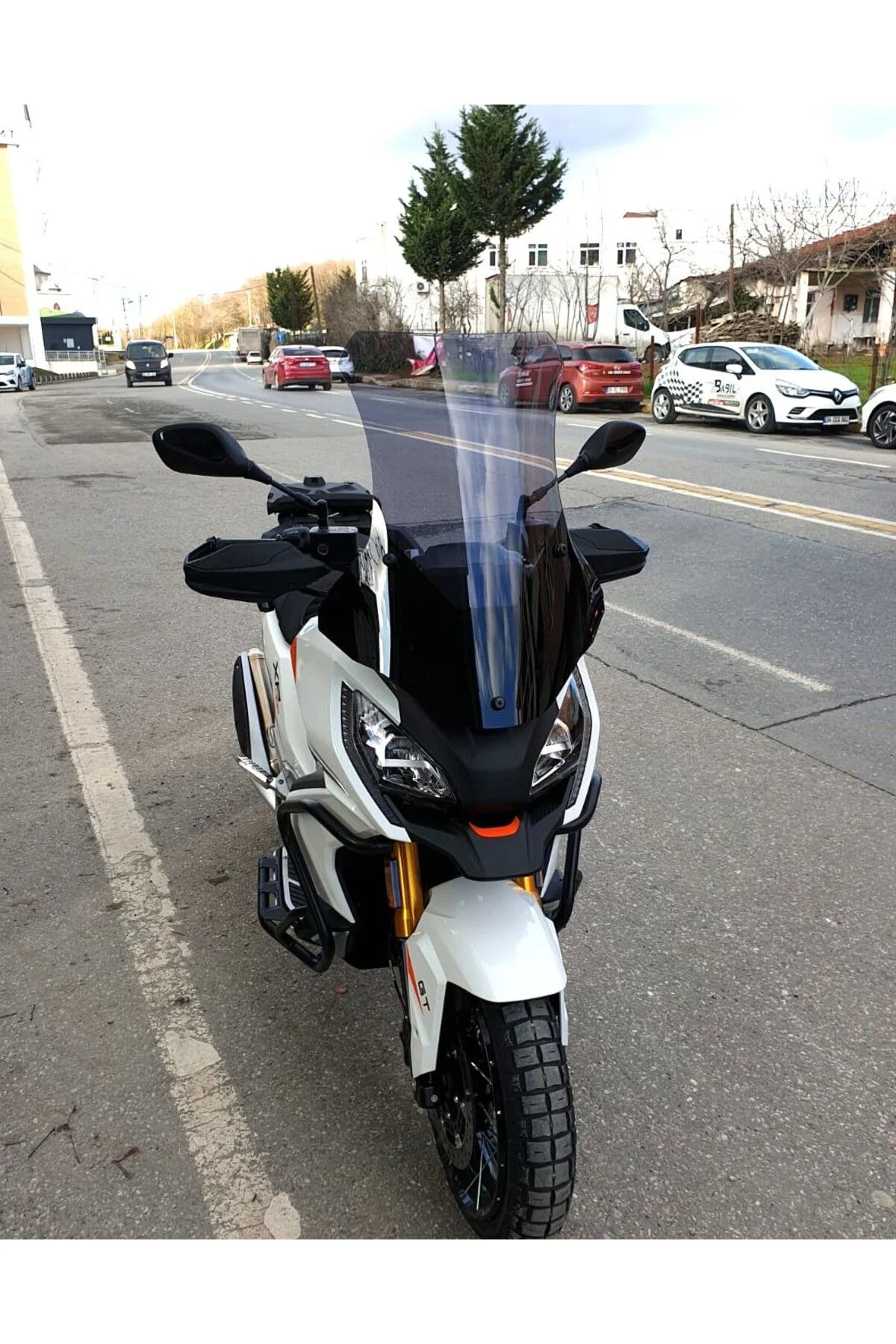 Peugeot XP 400 Ön Cam 2023-2026 Model 61cm Füme Renkli 4mm ORTA B