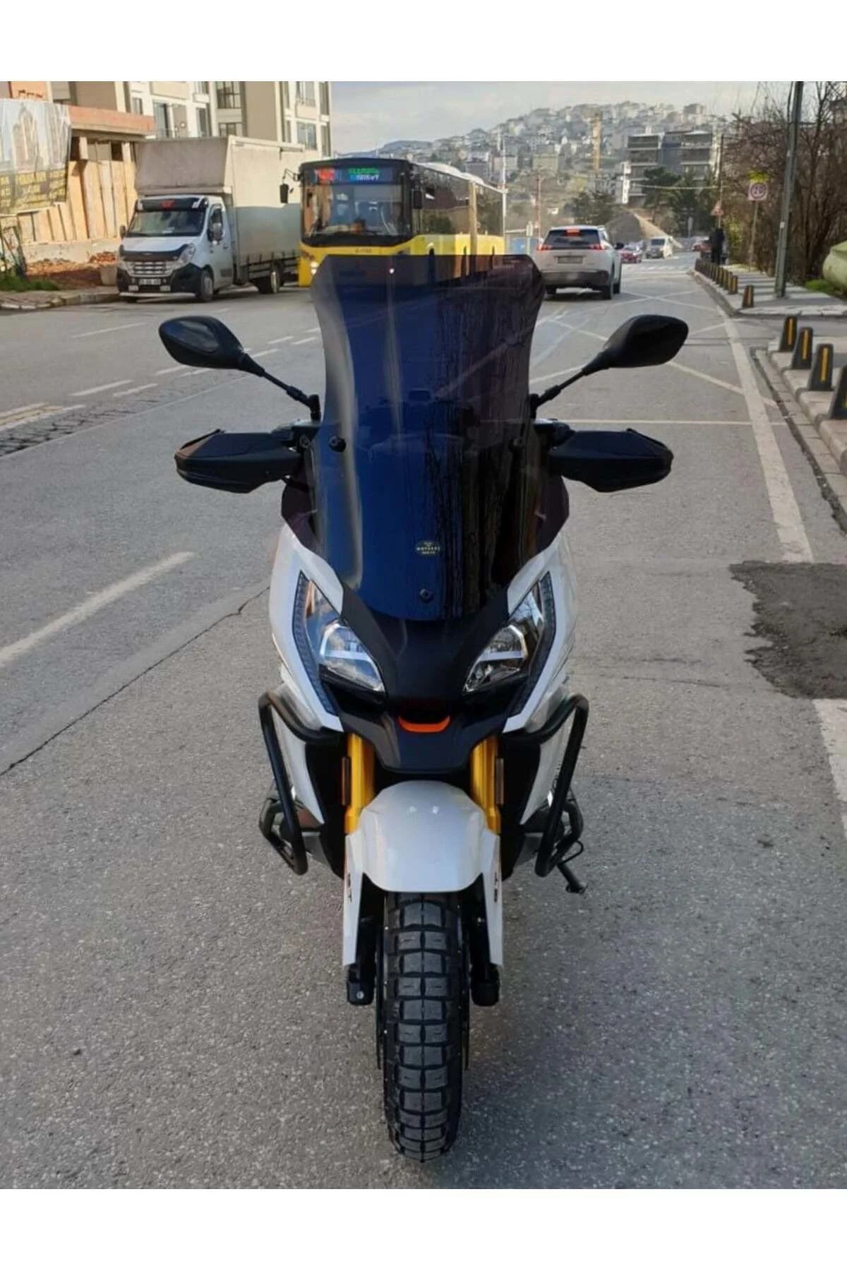 Peugeot XP 400 Ön Cam 2023-2026 Model 61cm Siyah Renkli 4mm ORTA 