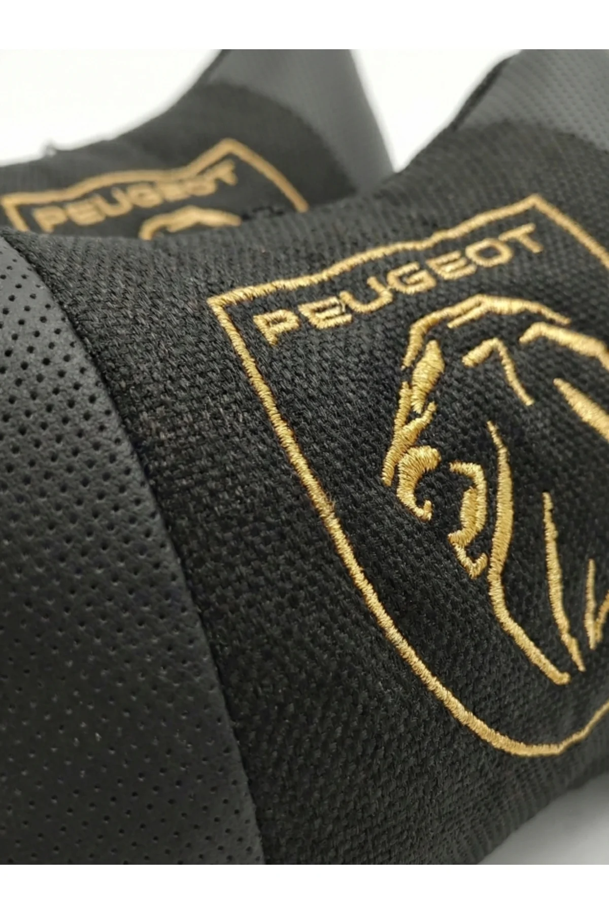 Peugeot Yeni Gold Nakışlı Boyun Yastığı 2'li Set Ortopedik Deri ve Kumaş Kombinli Konfor Yastığı Peugeot Yeni Gold Nakışlı Boyun Yastığı 2'li Set Ortopedik Deri ve Kumaş Kombinli Konfor Yastığı - Görsel 2