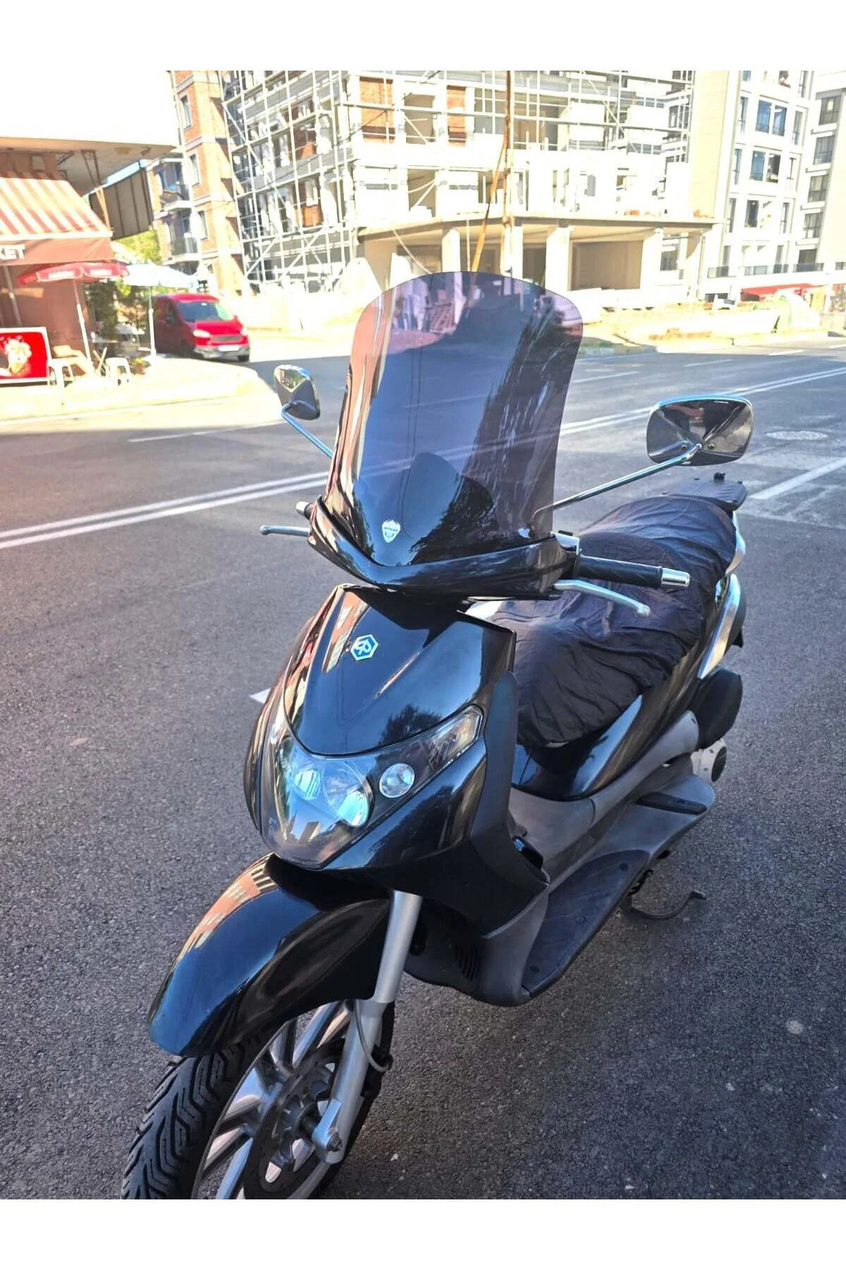 Piaggio Beverly 250 Ön Cam 2005-2007 Model 44cm Siyah Renkli 4mm