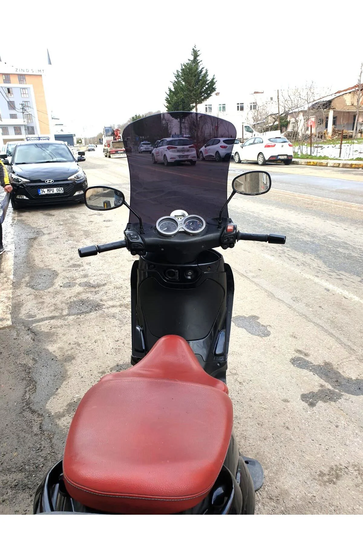 Piaggio Beverly 250 Ön Cam 2005-2007 Model 53cm Siyah Renkli 4mm 