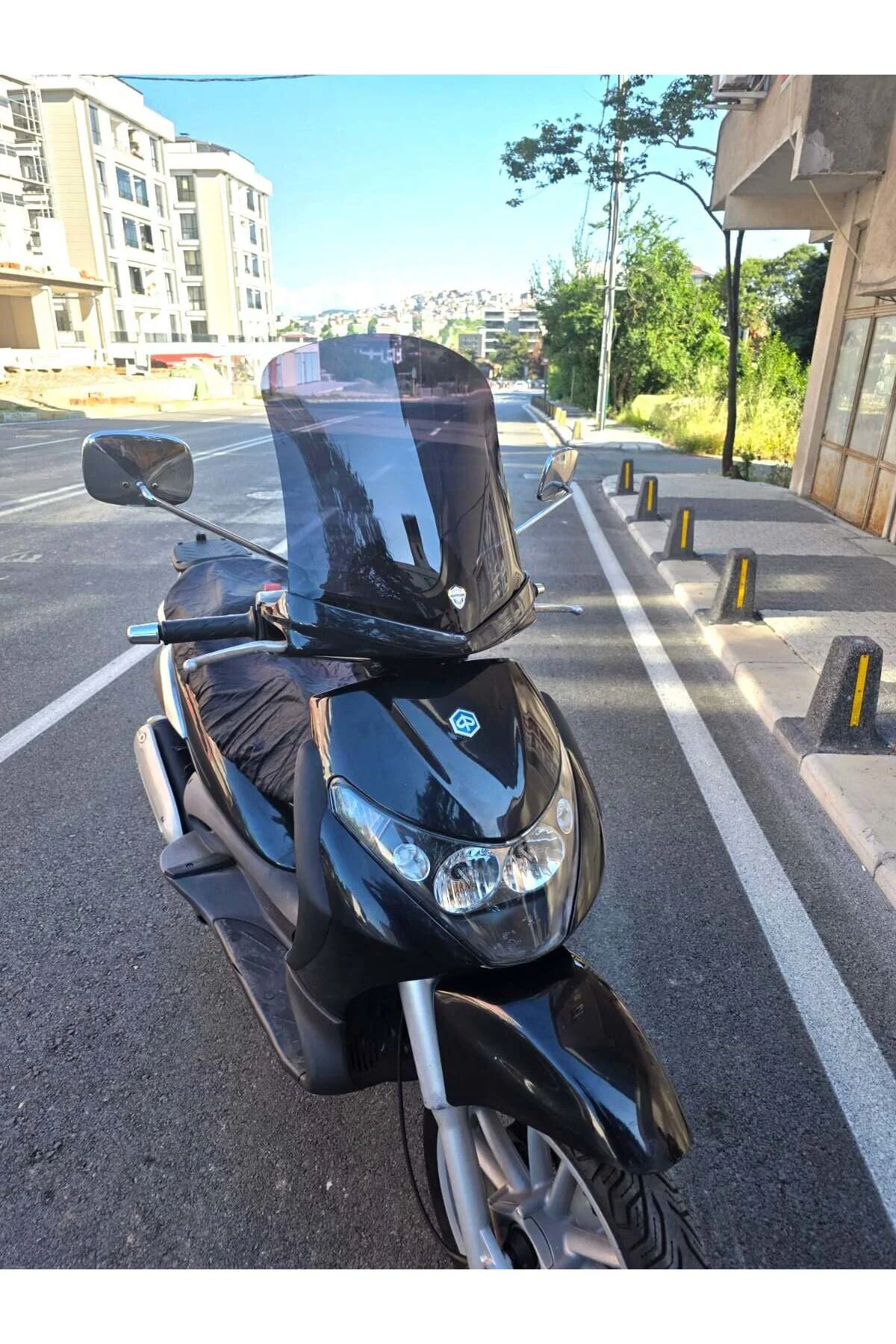 Piaggio Beverly 250 Ön Cam 2005-2007 Model 44cm Siyah Renkli 4mm