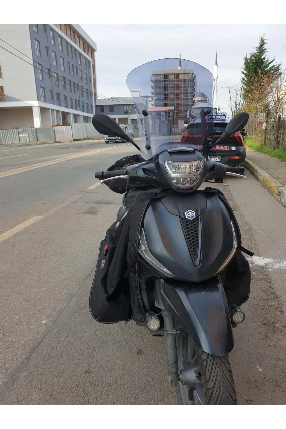 Piaggio Beverly 400 Ön Cam 2021-2026 Model 44cm Füme Renkli 4mm