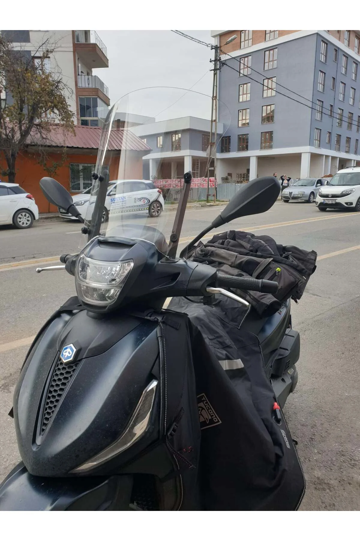 Piaggio Beverly 400 Ön Cam 2021-2026 Model 44cm Şeffaf Renkli 4mm