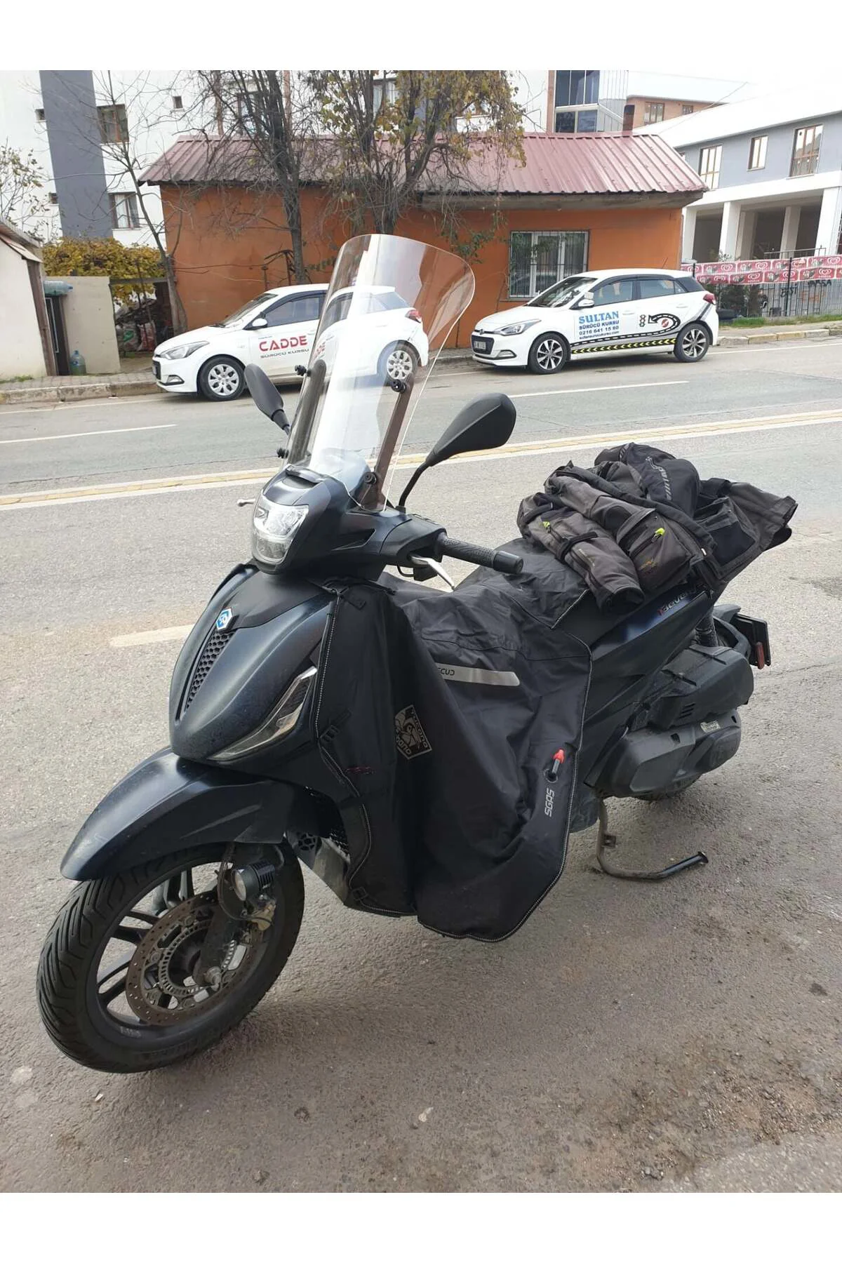 Piaggio Beverly 400 Ön Cam 2021-2026 Model 44cm Şeffaf Renkli 4mm