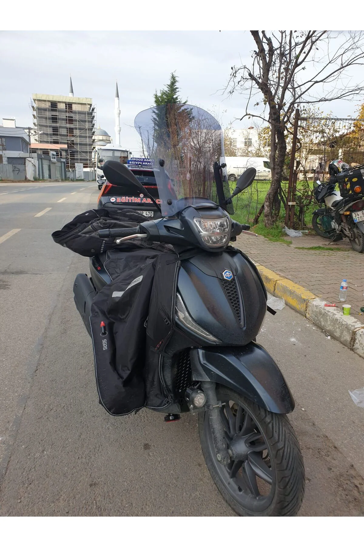 Piaggio Beverly 400 Ön Cam 2021-2026 Model 44cm Füme Renkli 4mm