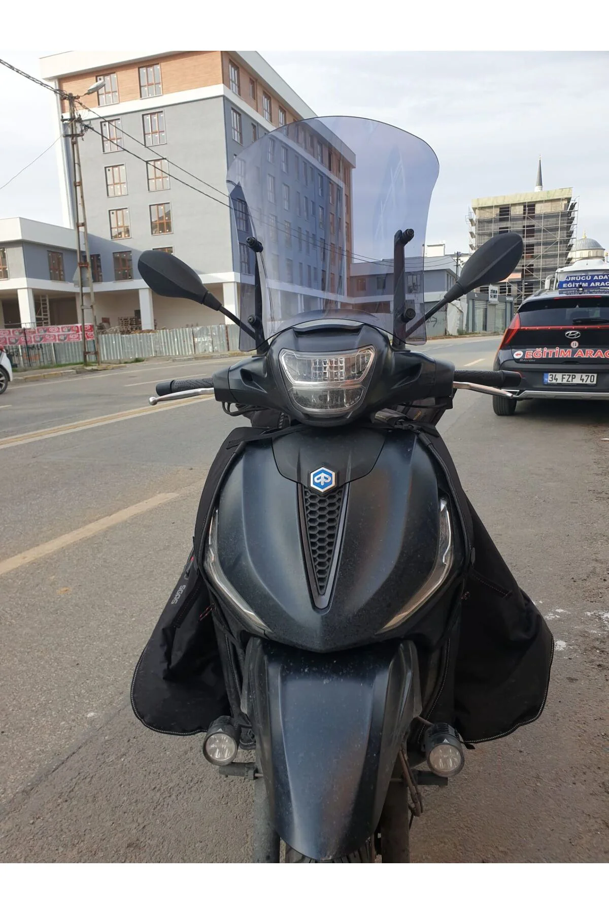Piaggio Beverly 400 Ön Cam 2021-2026 Model 44cm Füme Renkli 4mm
