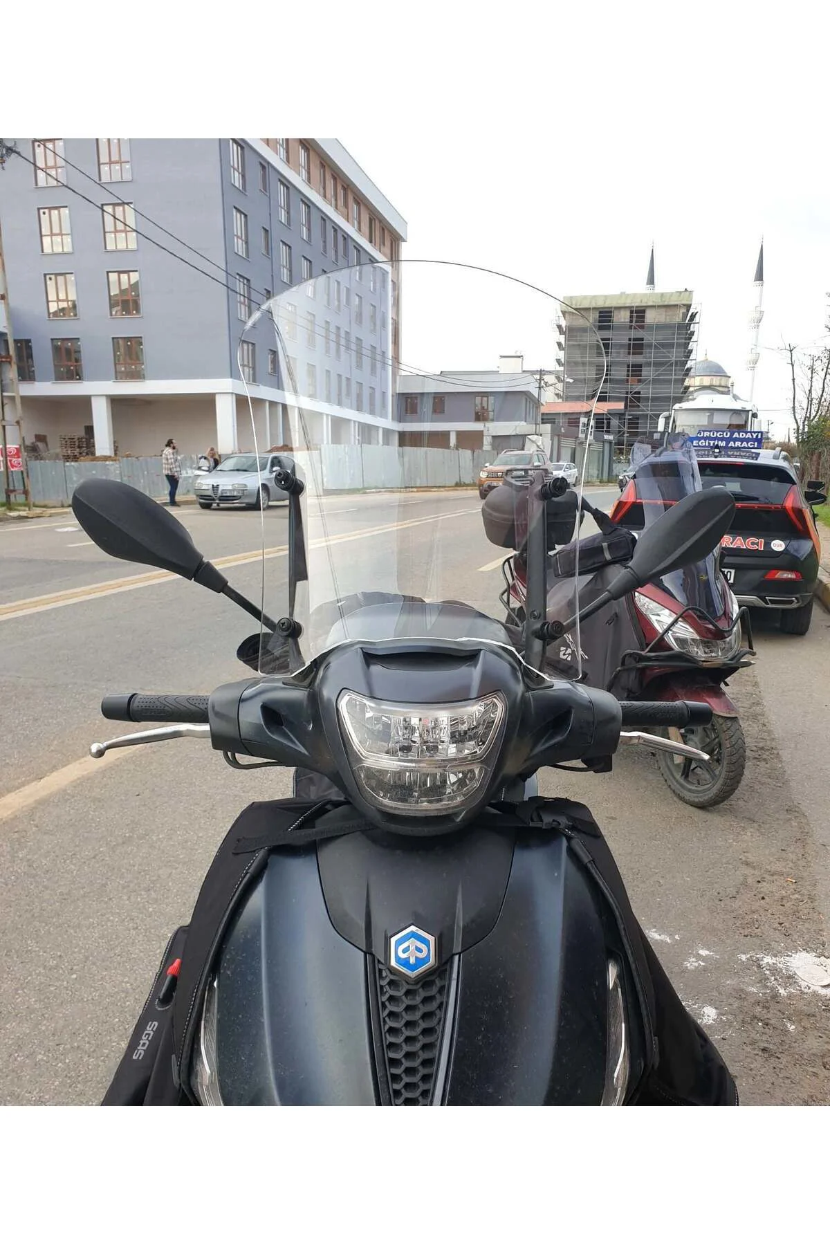 Piaggio Beverly 400 Ön Cam 2021-2026 Model 44cm Şeffaf Renkli 4mm