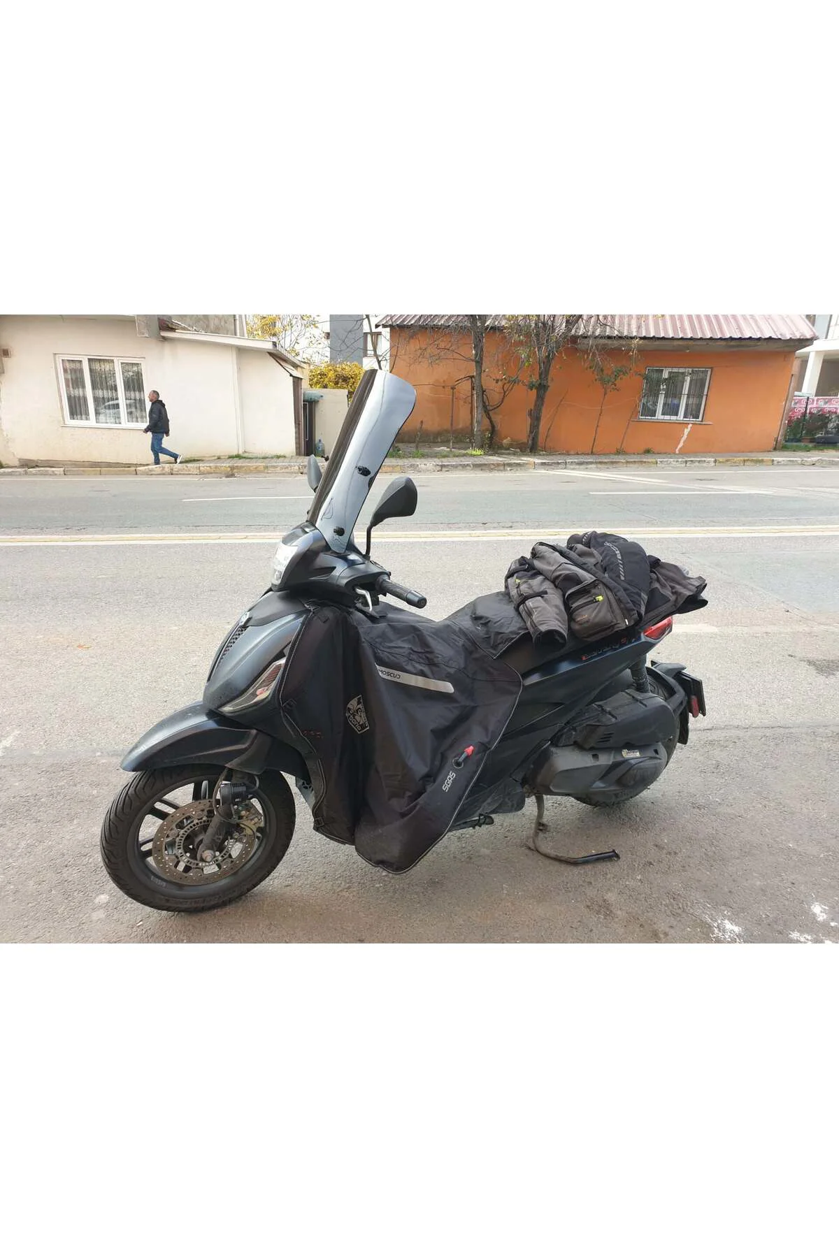 Piaggio Beverly 400 Ön Cam 2021-2026 Model 44cm Siyah Renkli 4mm
