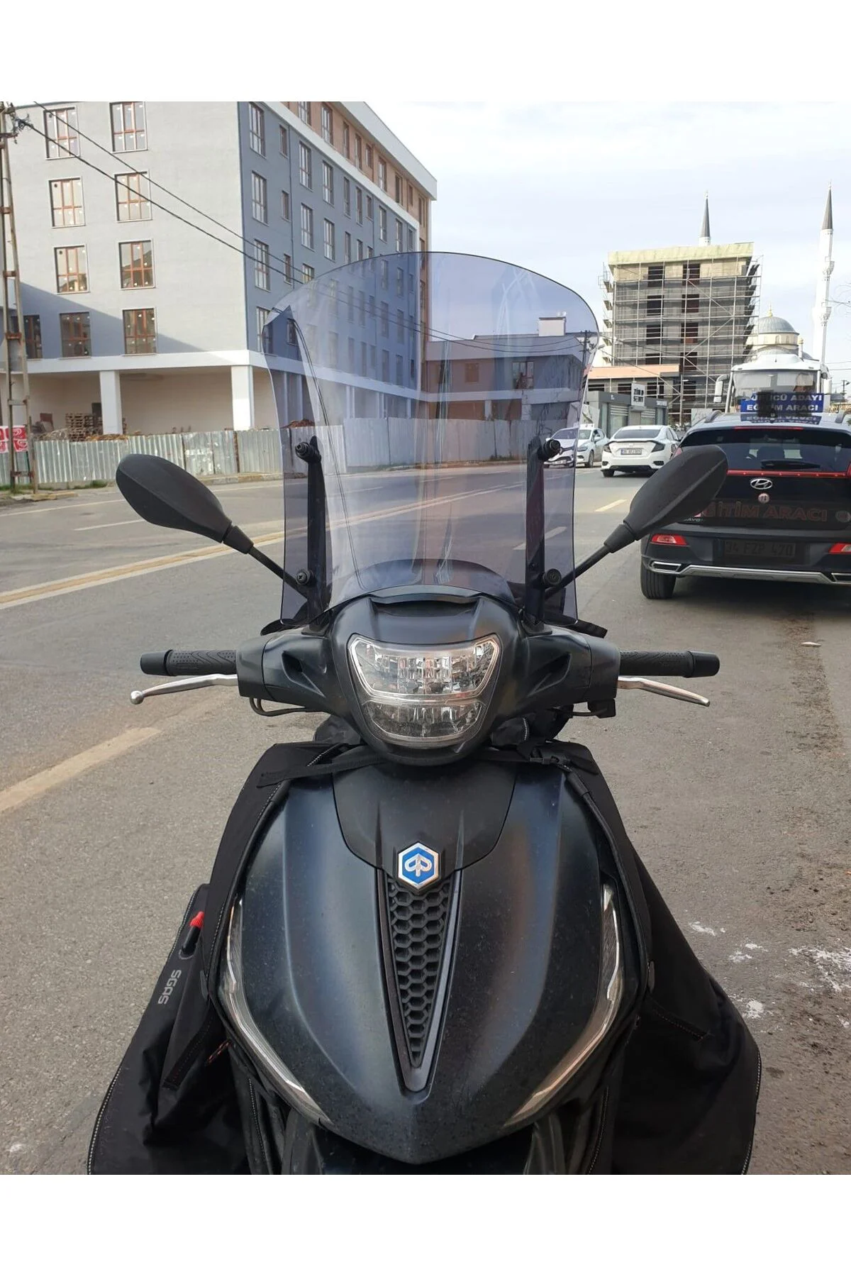 Piaggio Beverly 400 Ön Cam 2021-2026 Model 44cm Füme Renkli 4mm