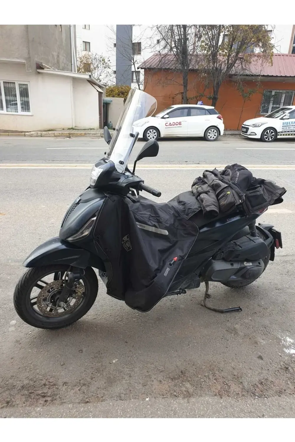 Piaggio Beverlys 400 Ön Cam 2021-2025 Model 44cm Şeffaf Renkli 4m Piaggio Beverlys 400 Ön Cam 2021-2025 Model 44cm Şeffaf Renkli 4m