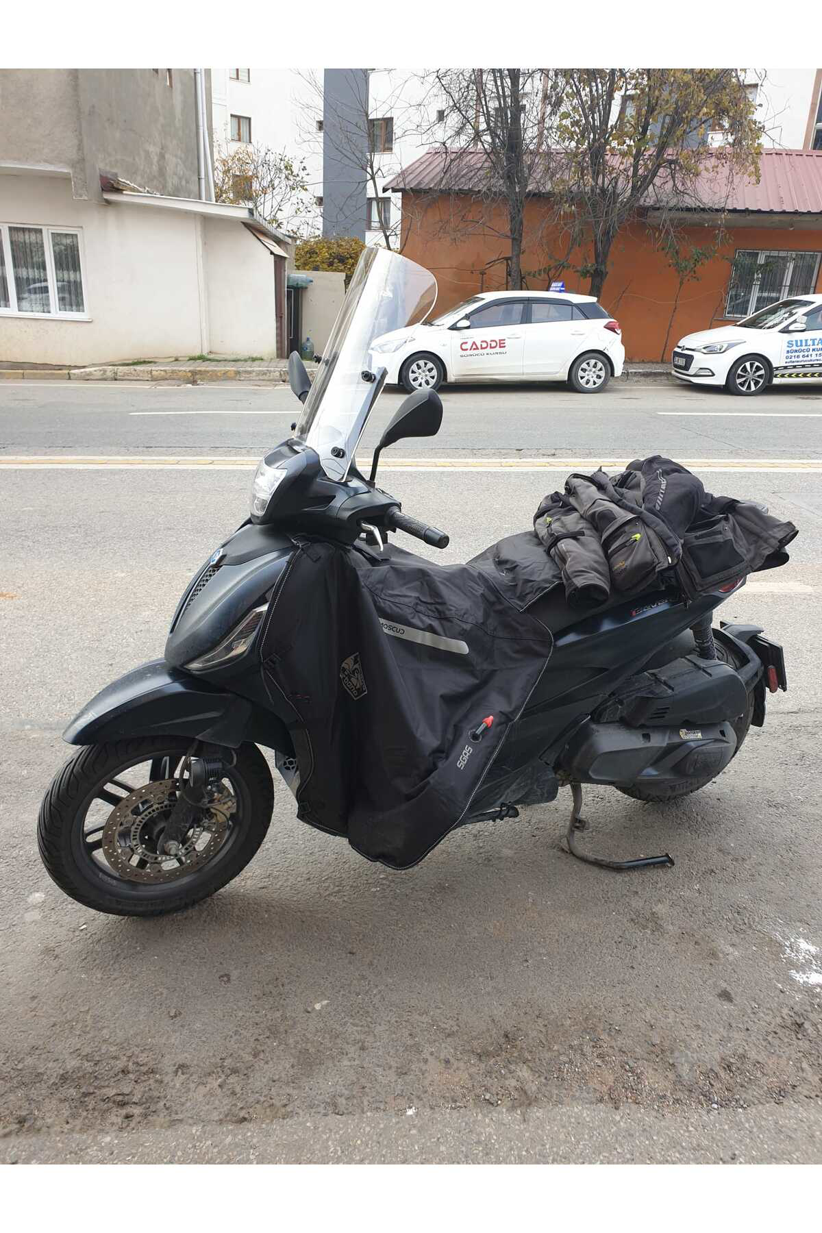 Motocam Piaggio Beverlys 400 Siperlik Ön Cam 2021-2025 Model 44Cm Şeffaf
