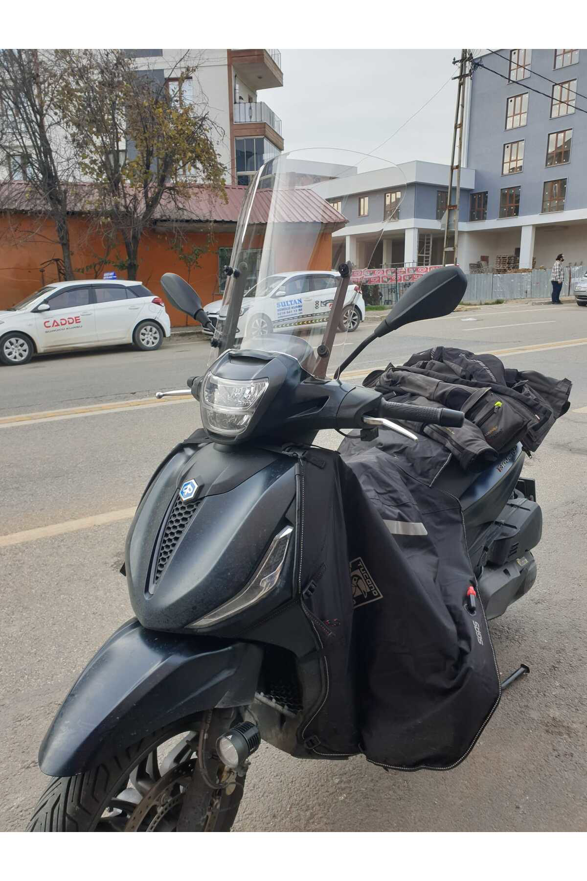 Motocam Piaggio Beverlys 400 Siperlik Ön Cam 2021-2025 Model 44Cm Şeffaf