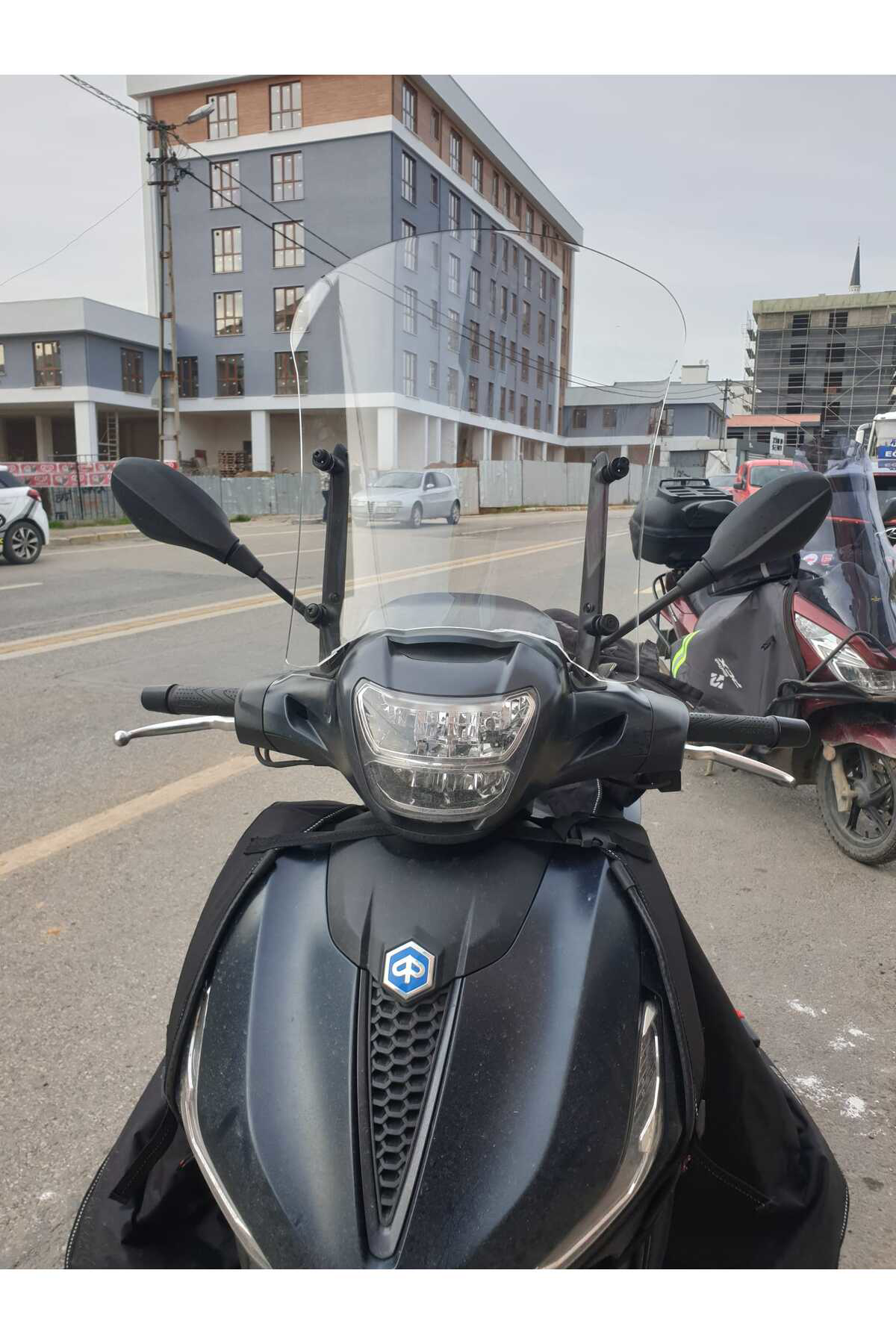 Motocam Piaggio Beverlys 400 Siperlik Ön Cam 2021-2025 Model 44Cm Şeffaf