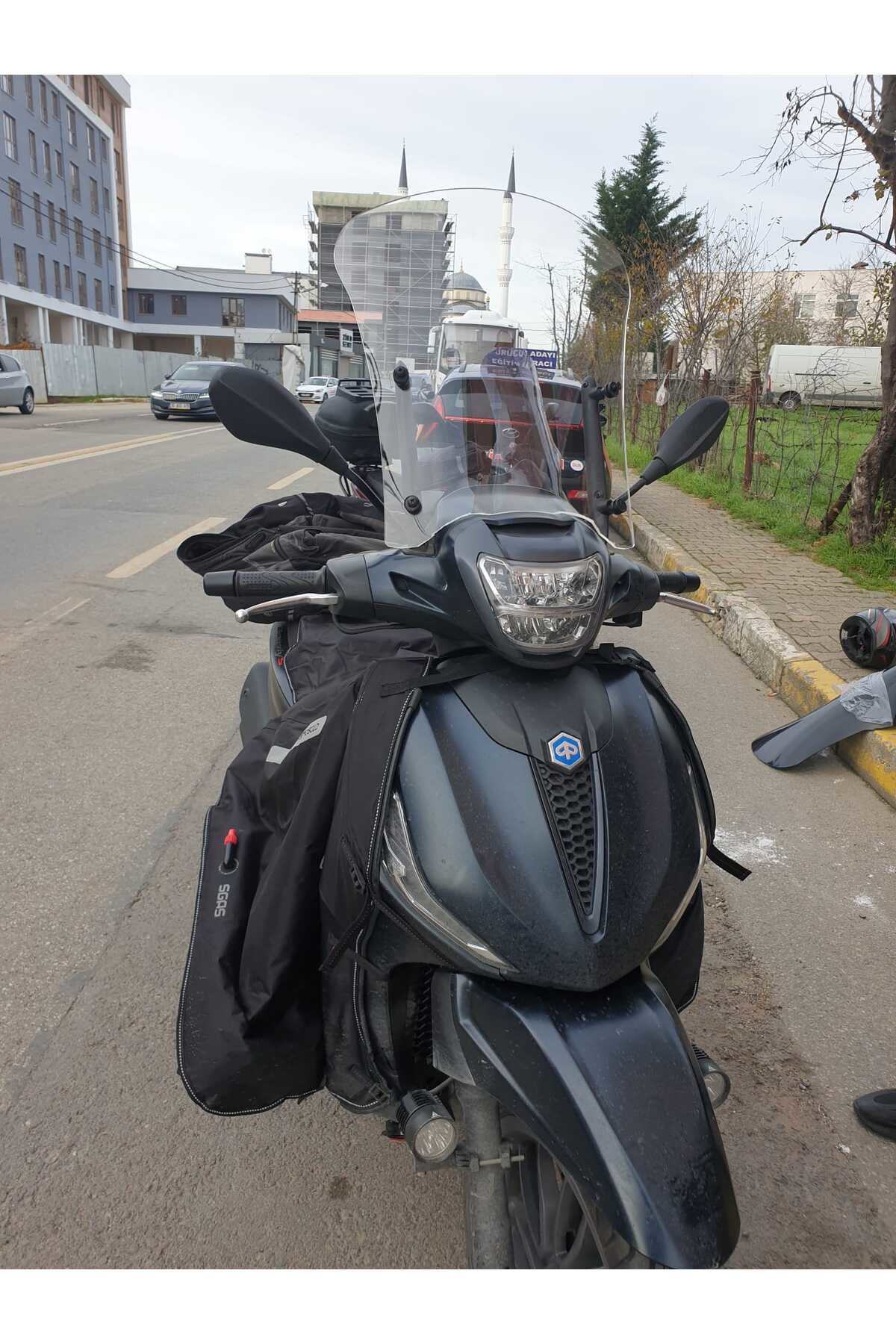 Motocam Piaggio Beverlys 400 Siperlik Ön Cam 2021-2025 Model 44Cm Şeffaf