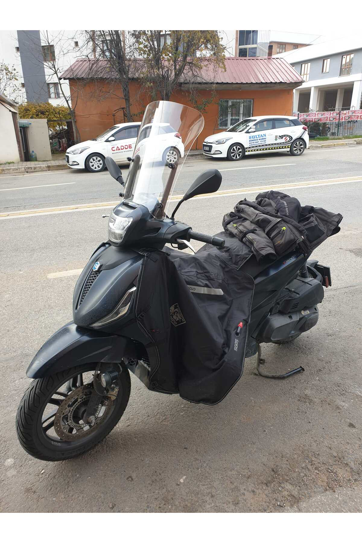 Motocam Piaggio Beverlys 400 Siperlik Ön Cam 2021-2025 Model 44Cm Şeffaf