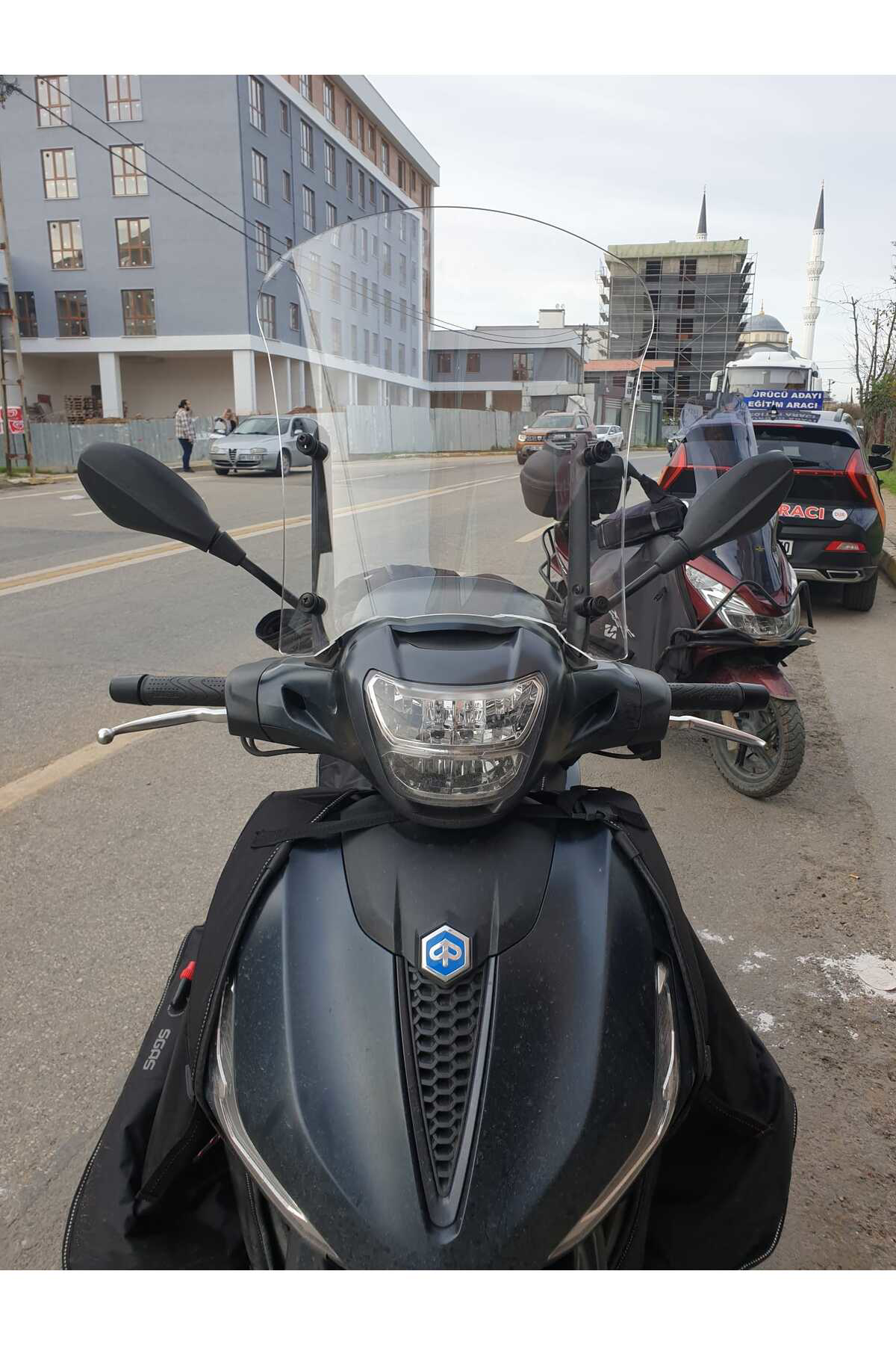 Motocam Piaggio Beverlys 400 Siperlik Ön Cam 2021-2025 Model 44Cm Şeffaf