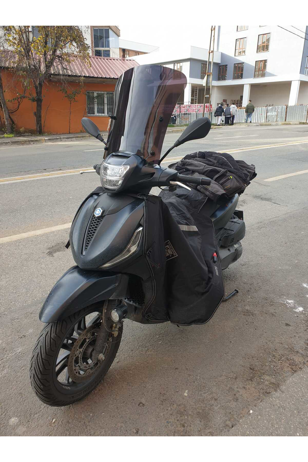 Motocam Piaggio Beverlys 400 Ön Cam 2021 2024 Model 44Cm Siyah Renkli 4Mm