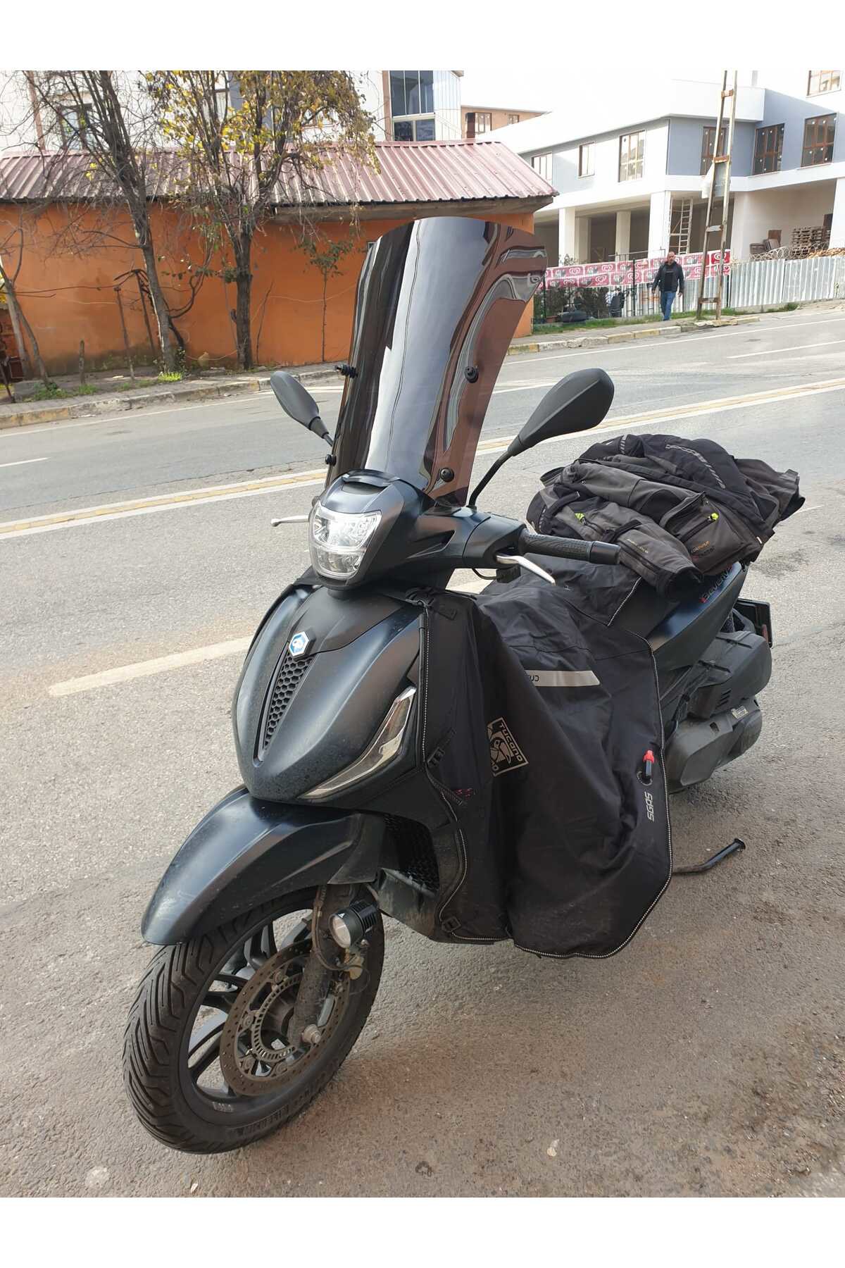 Motocam Piaggio Beverlys 400 Ön Cam 2021 2024 Model 44Cm Siyah Renkli 4Mm