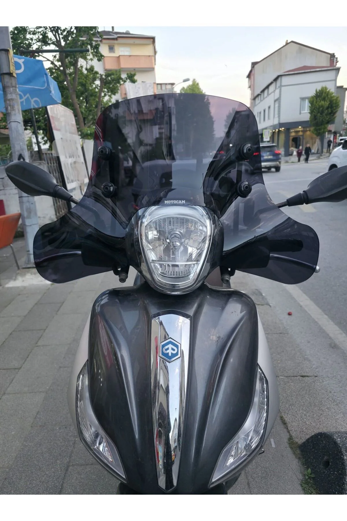 Piaggio Medley 150 Ön Cam 2015-2016 Model 40cm Siyah Renkli Elcikli APARATSIZDIR