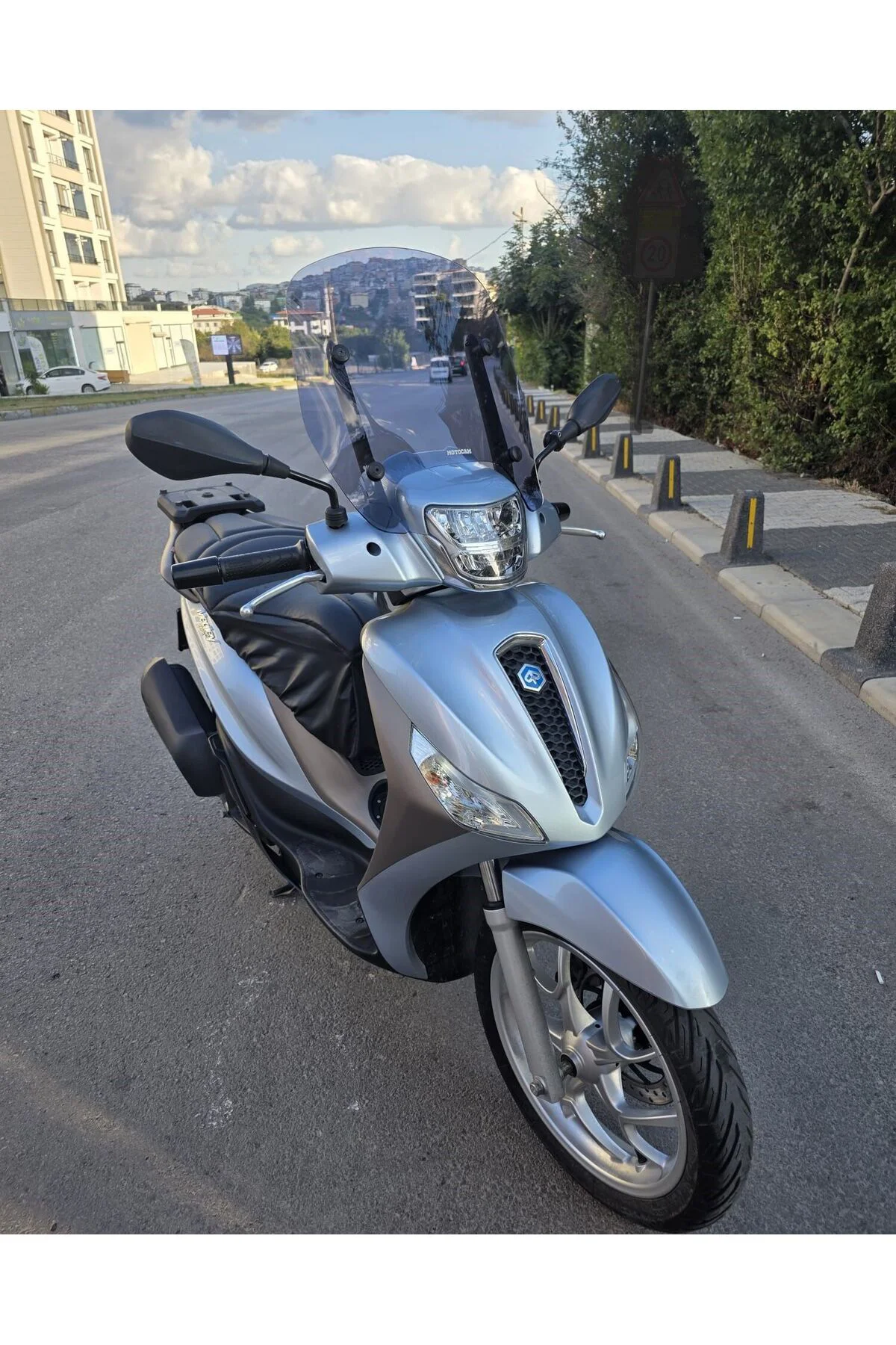 Piaggio Medley 150 Ön Cam 2022-2026 Model 43cm Füme Renkli APARATSIZDIR Piaggio Medley 150 Ön Cam 2022-2026 Model 43cm Füme Renkli APARATSIZDIR