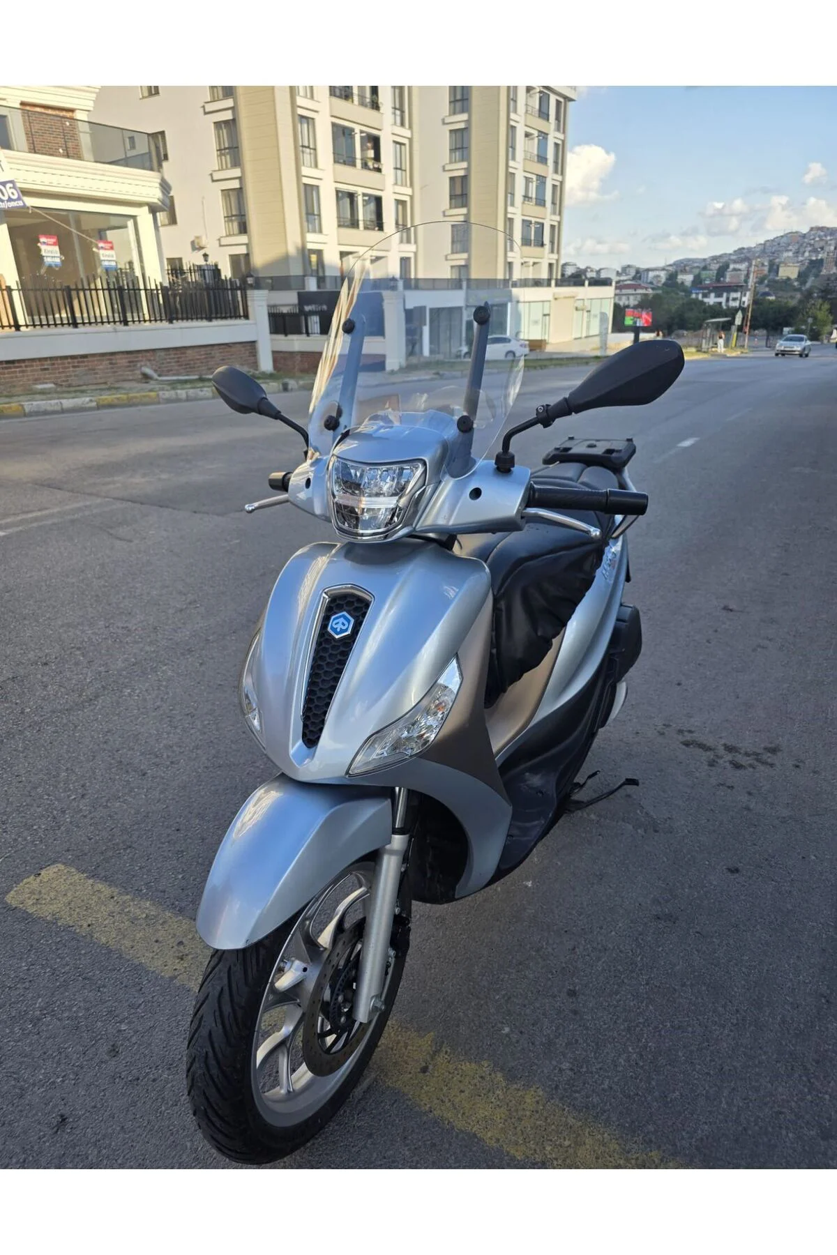 Piaggio Medley 150 Ön Cam 2022-2026 Model 43cm Şeffaf Renkli APARATSIZDIR