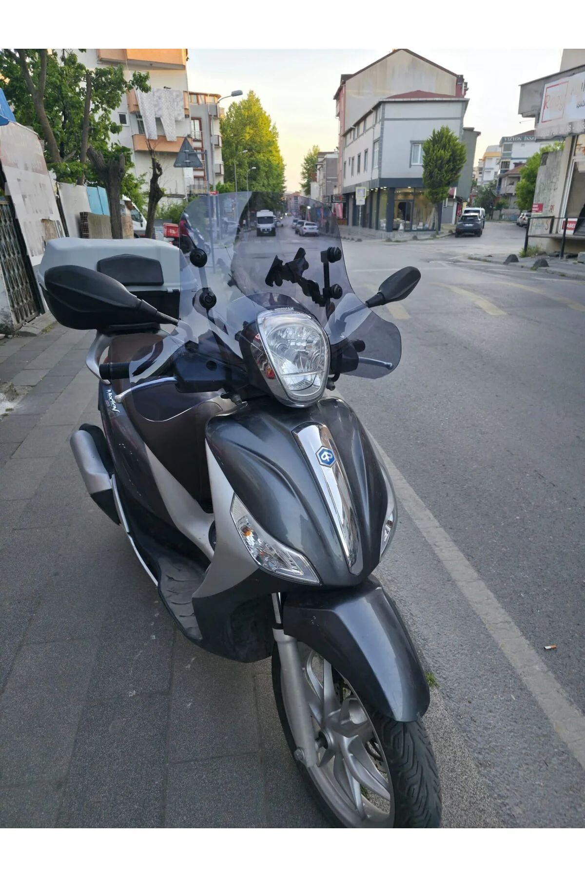 Piaggio Medley 150 Ön Cam 2015-2016 Model 40cm füme Renkli Elcikli APARATSIZDIR