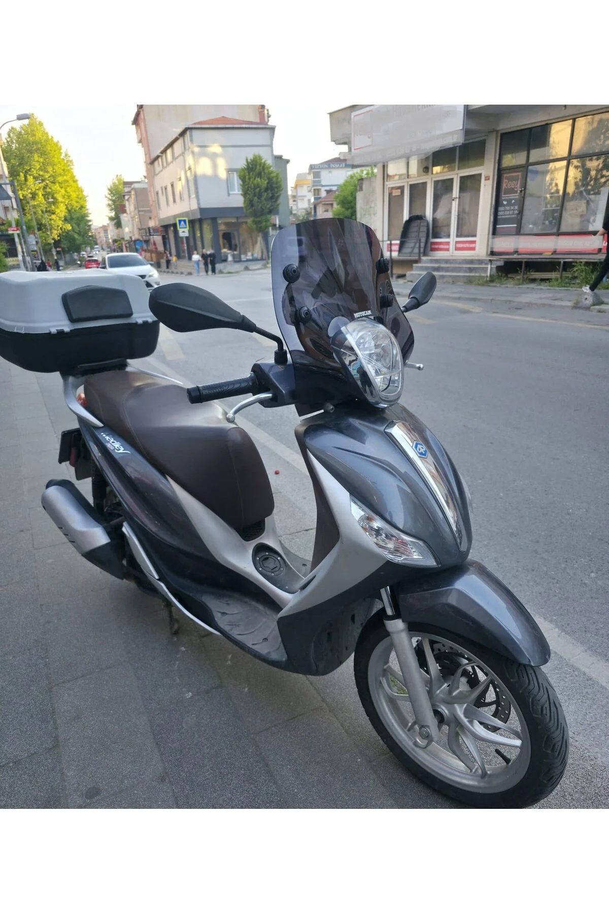 Piaggio Medley 150 Ön Cam 2015-2016 Model 38cm Siyah Renkli APARATSIZDIR Piaggio Medley 150 Ön Cam 2015-2016 Model 38cm Siyah Renkli APARATSIZDIR