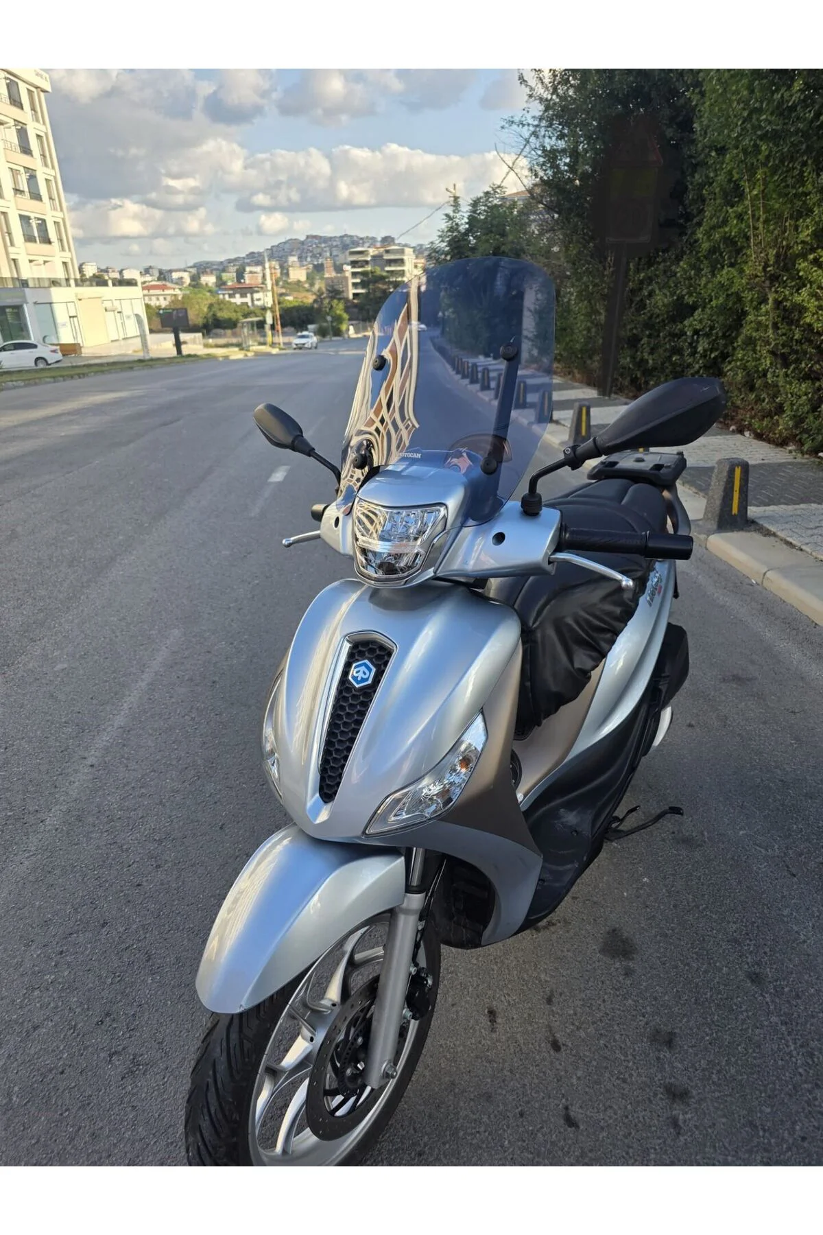 Piaggio Medley 150 Ön Cam 2022-2026 Model 43cm Füme Renkli APARATSIZDIR Piaggio Medley 150 Ön Cam 2022-2026 Model 43cm Füme Renkli APARATSIZDIR