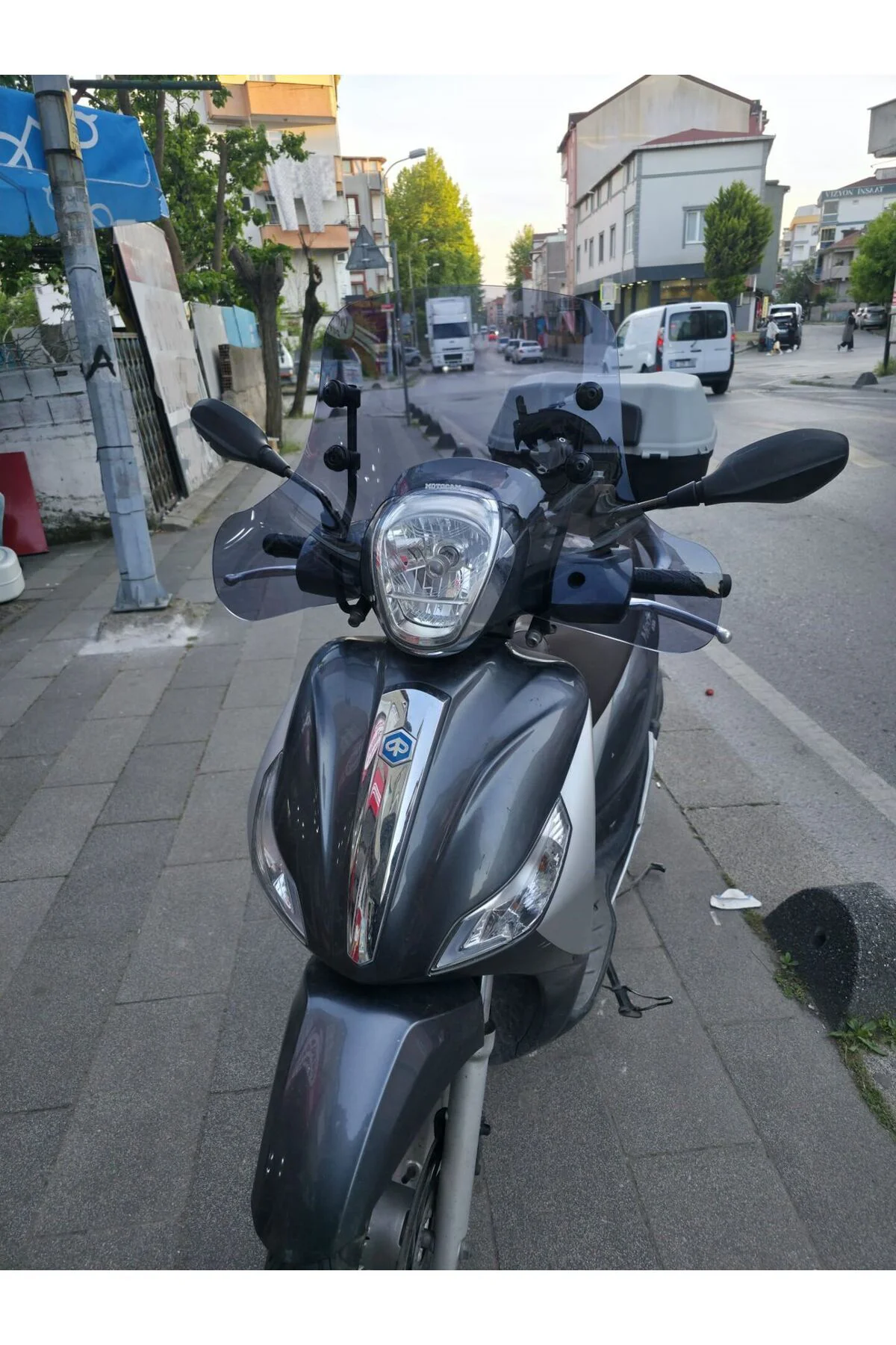 Piaggio Medley 150 Ön Cam 2015-2016 Model 40cm füme Renkli Elcikli APARATSIZDIR