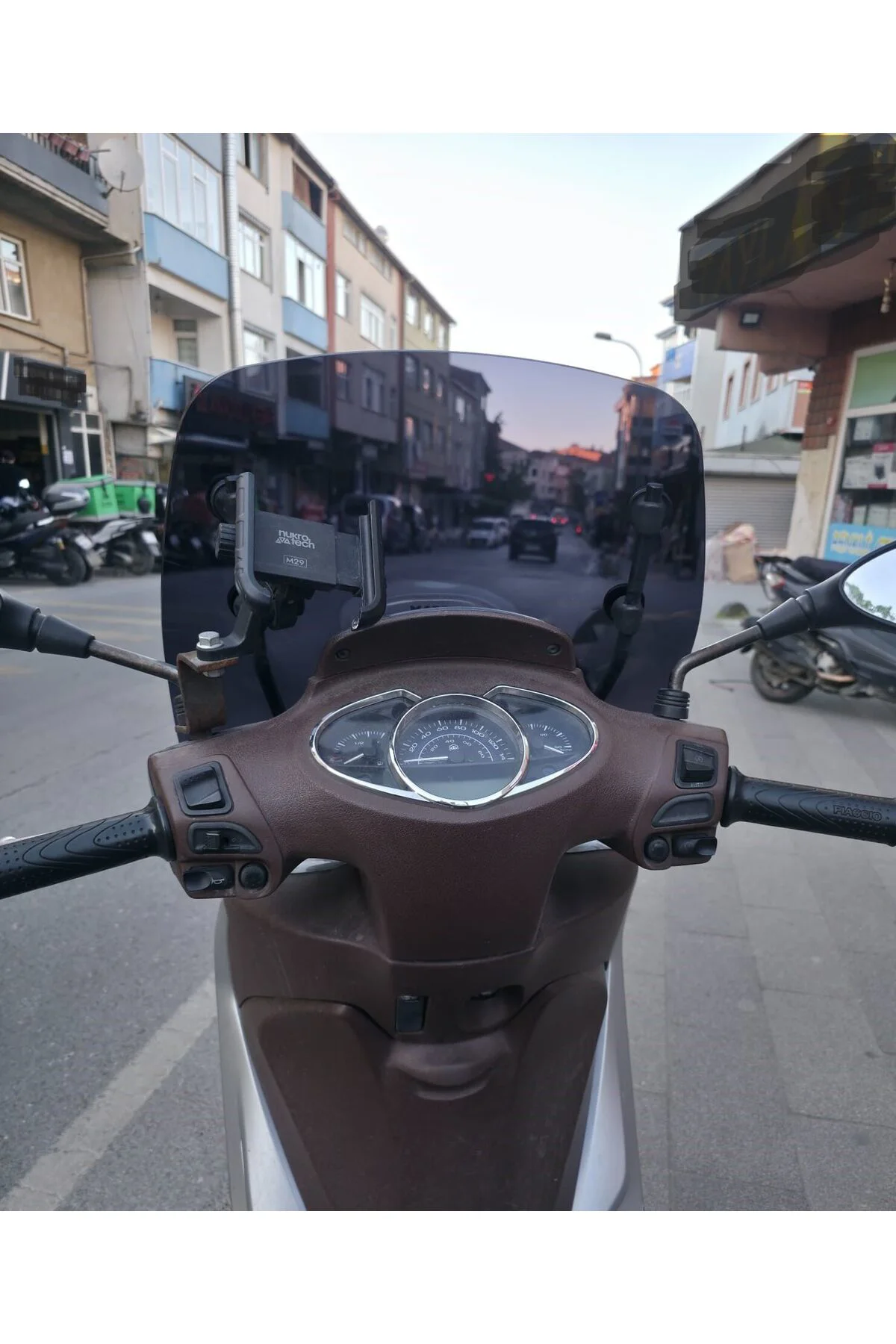 Piaggio Medley 150 Ön Cam 2015-2016 Model 38cm Siyah Renkli APARATSIZDIR Piaggio Medley 150 Ön Cam 2015-2016 Model 38cm Siyah Renkli APARATSIZDIR
